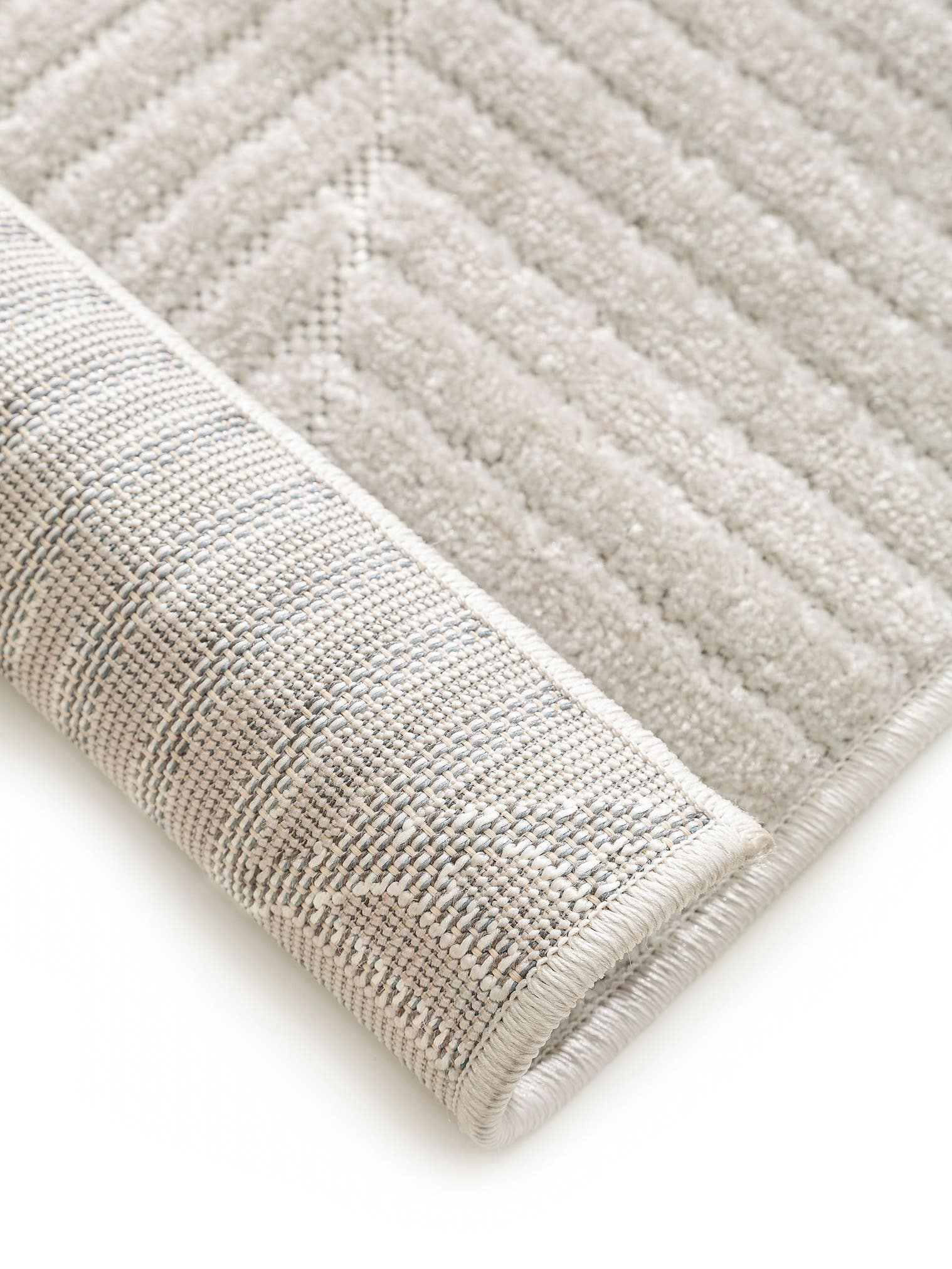 Matta av 100% Polypropylen i Vit med 6 - 10 mm hög lugg från benuta