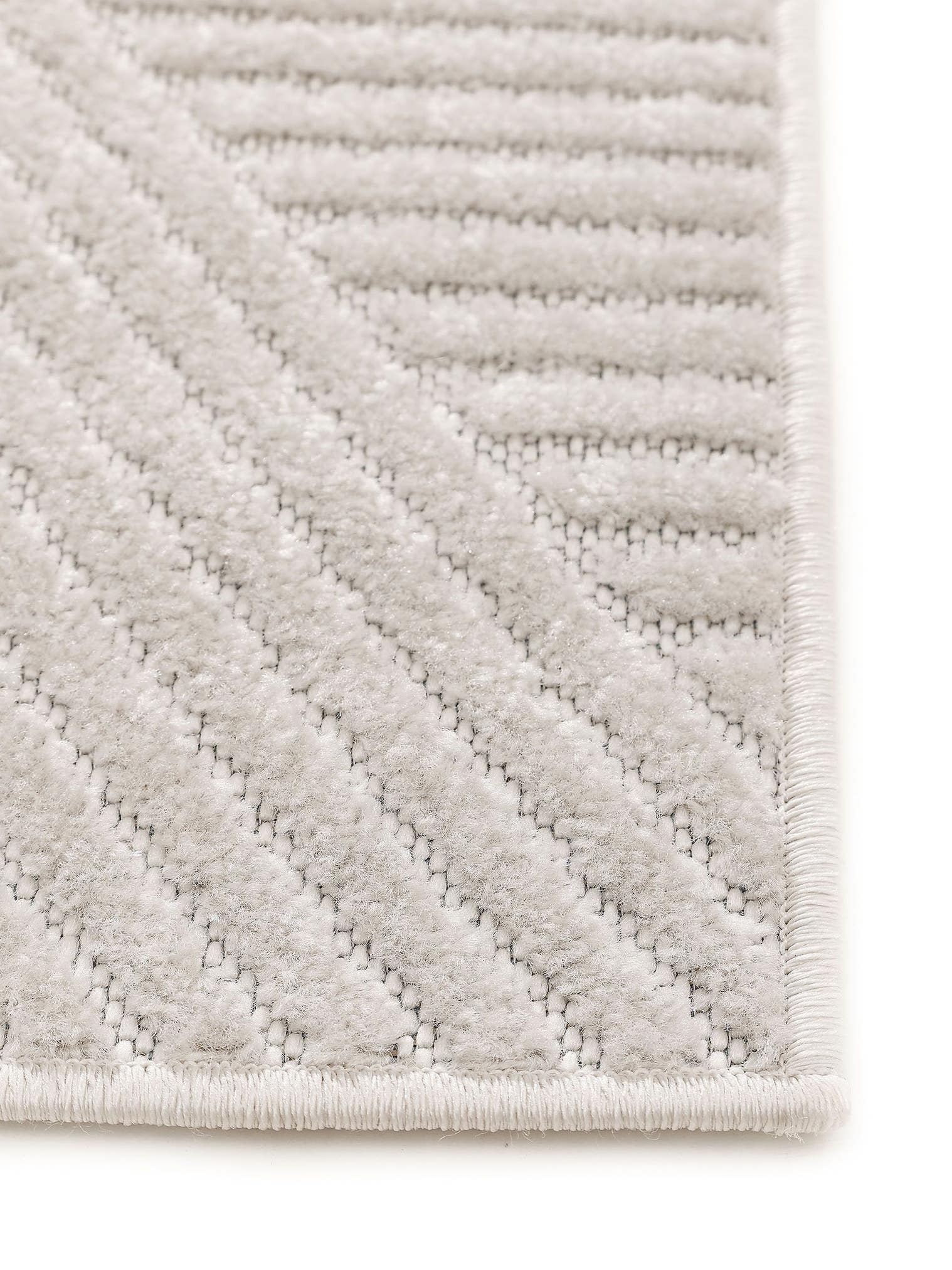 Teppich aus 100% Polypropylen in Weiß mit 6 bis 10 mm hohem Flor von benuta Pop