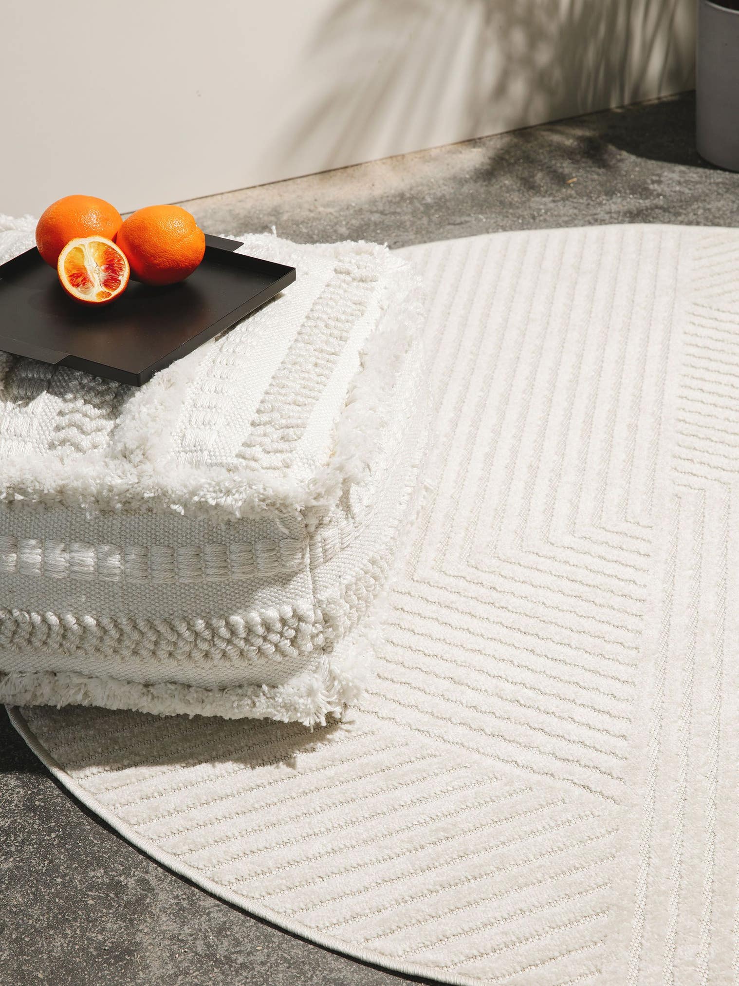 Teppich aus 100% Polypropylen in Weiß mit 6 bis 10 mm hohem Flor von benuta Pop