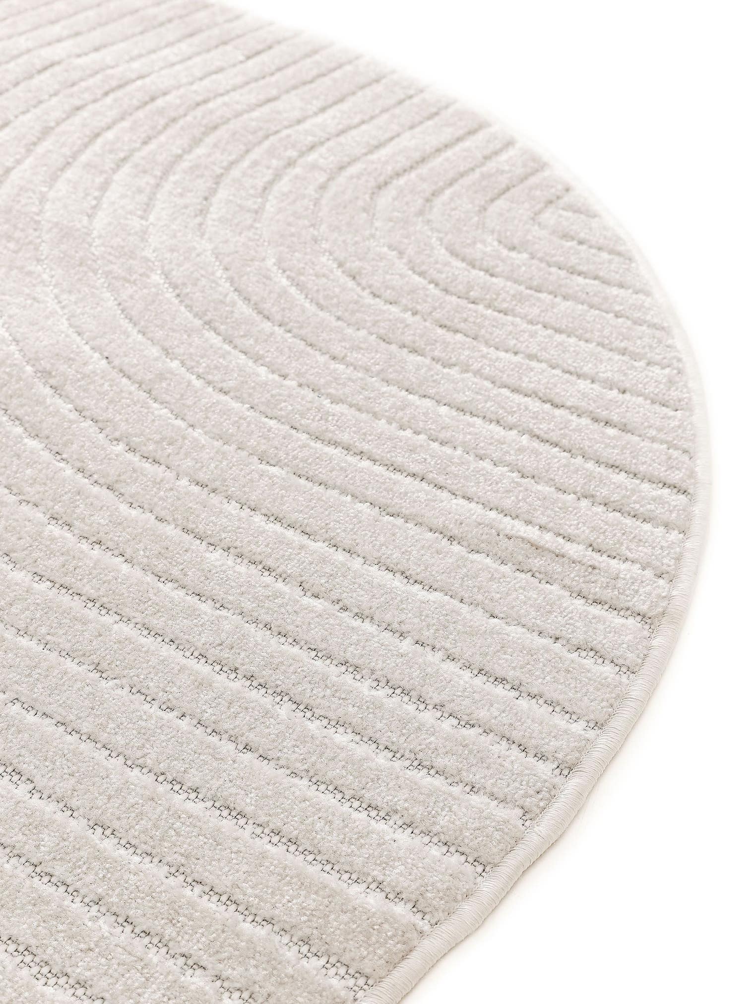 Teppich aus 100% Polypropylen in Weiß mit 6 bis 10 mm hohem Flor von benuta Pop