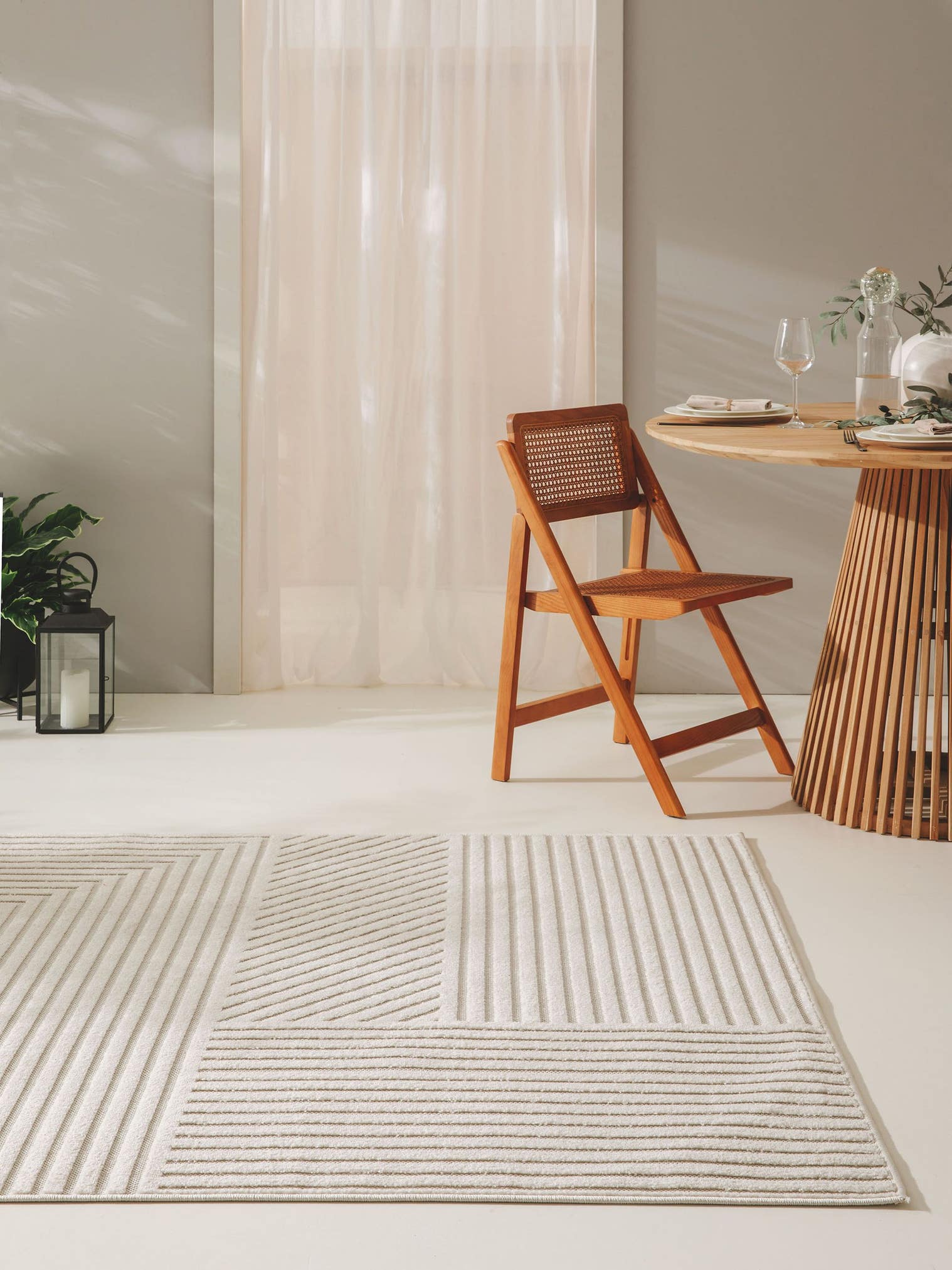 Teppich aus 100% Polypropylen in Weiß mit 6 bis 10 mm hohem Flor von benuta