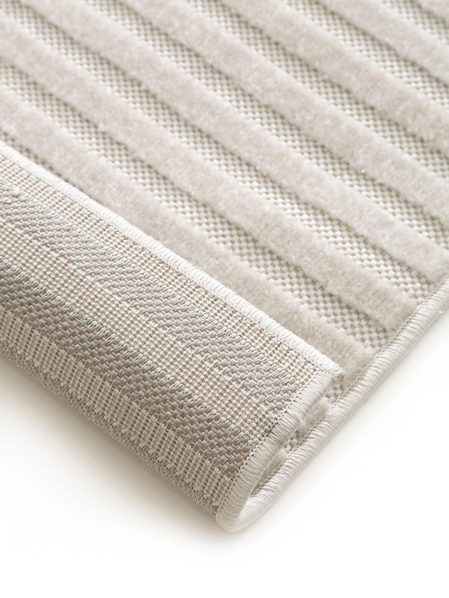 Teppich aus 100% Polypropylen in Weiß mit 6 bis 10 mm hohem Flor von benuta