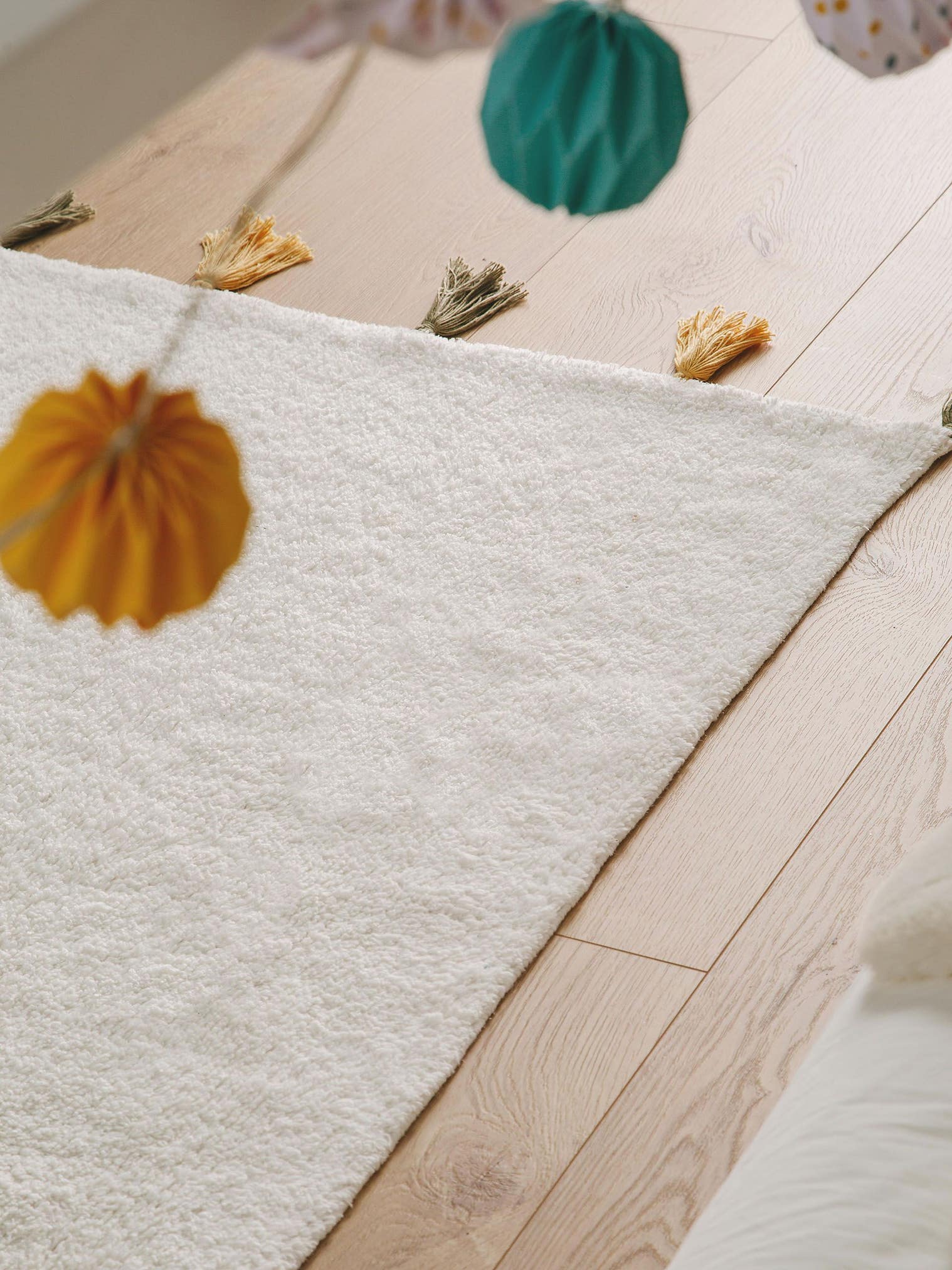 Teppich aus 100% Baumwolle in Weiß mit 6 bis 10 mm hohem Flor von Lytte