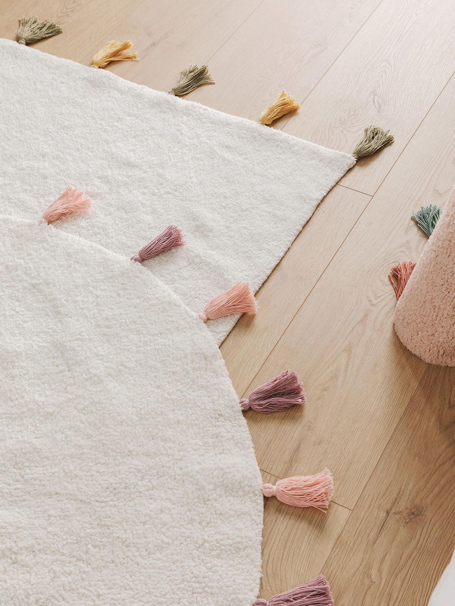 Teppich aus 100% Baumwolle in Weiß mit 6 bis 10 mm hohem Flor von Lytte
