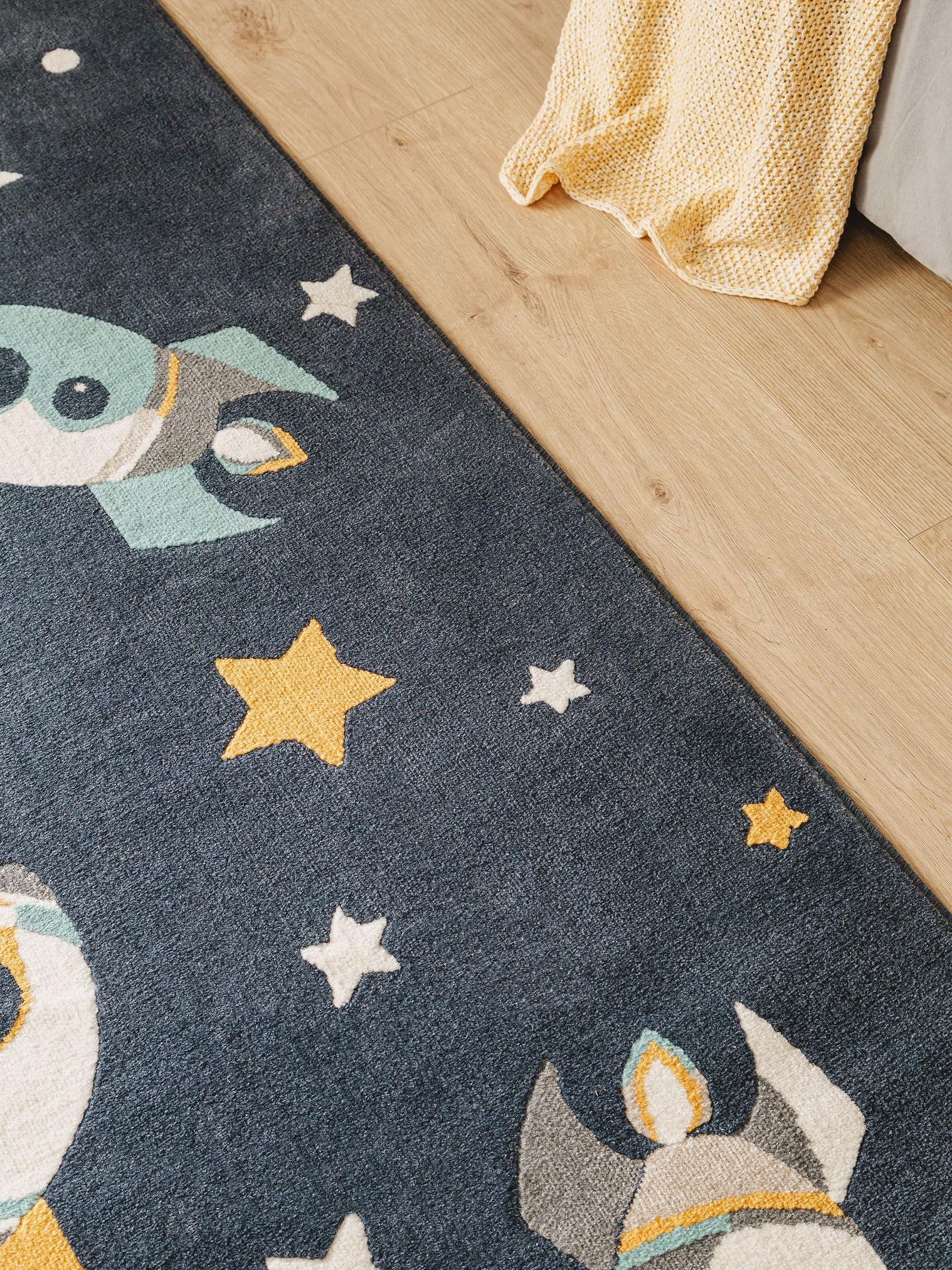 Teppich aus 100% Polypropylen in Blau mit 6 bis 10 mm hohem Flor von Lytte