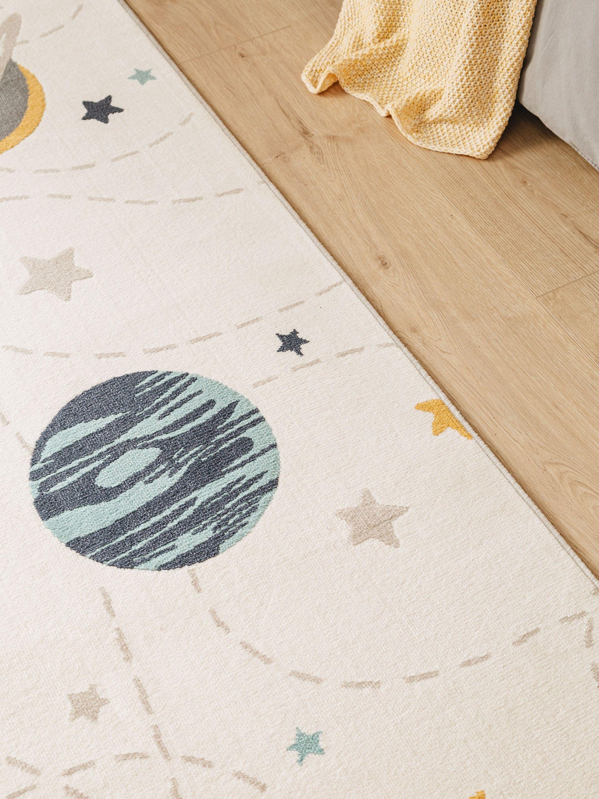 Rug made of 100% Polypropylene in Beige with a 6 - 10 mm high pile by Lytte