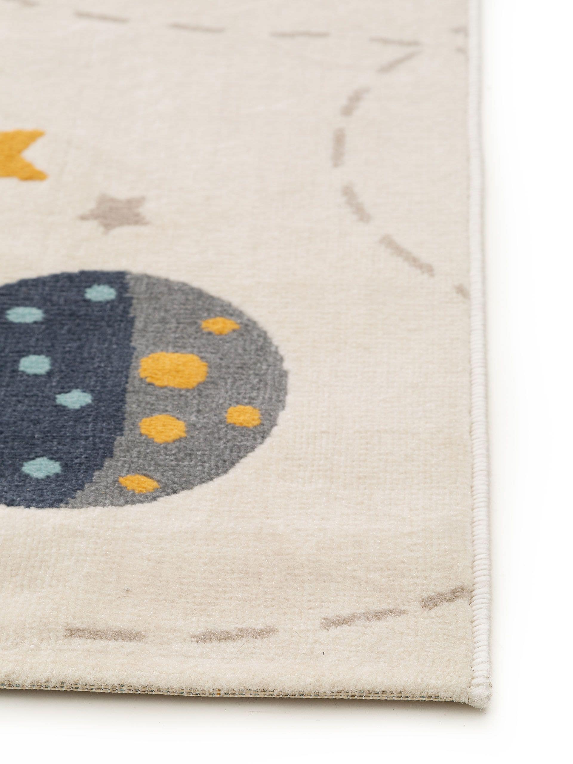 Rug made of 100% Polypropylene in Beige with a 6 - 10 mm high pile by Lytte