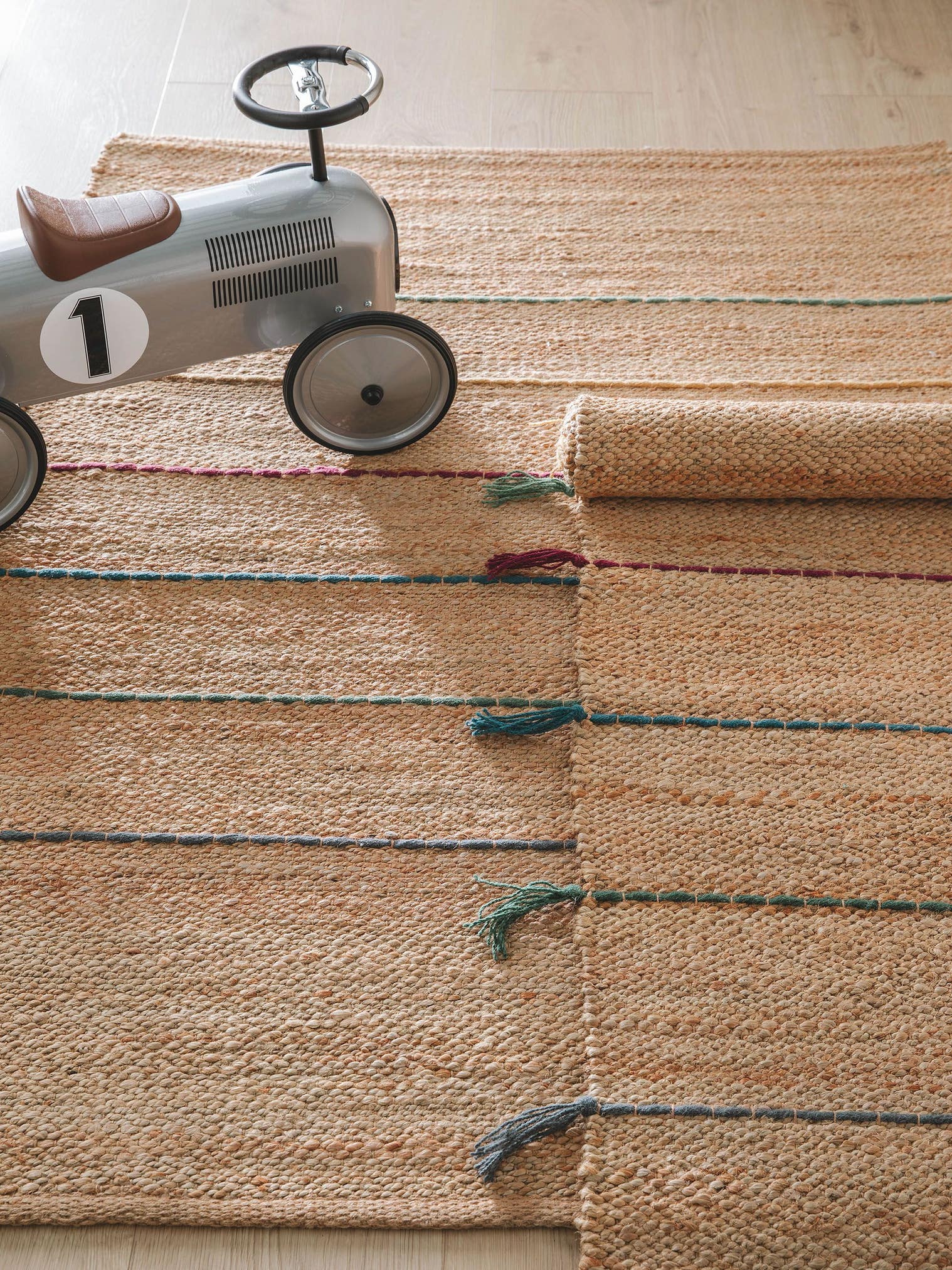 Tapis en 95% Jute, 5% Coton en Multicouleur avec une pile de 1- 5 mm de hauteur de Lytte