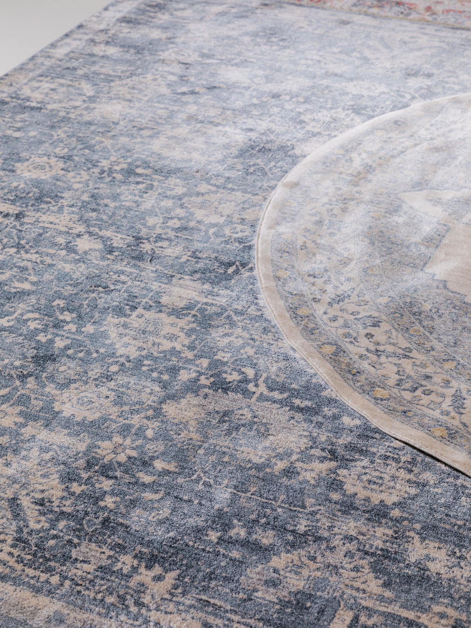 Rug made of 100% Viscose in Blue with a 1- 5 mm high pile by benuta Pop