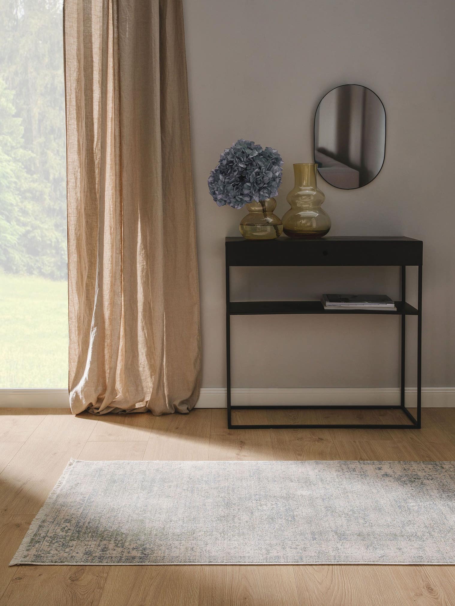Teppich aus 100% Viskose in Grün mit bis 5 mm hohem Flor von benuta Pop