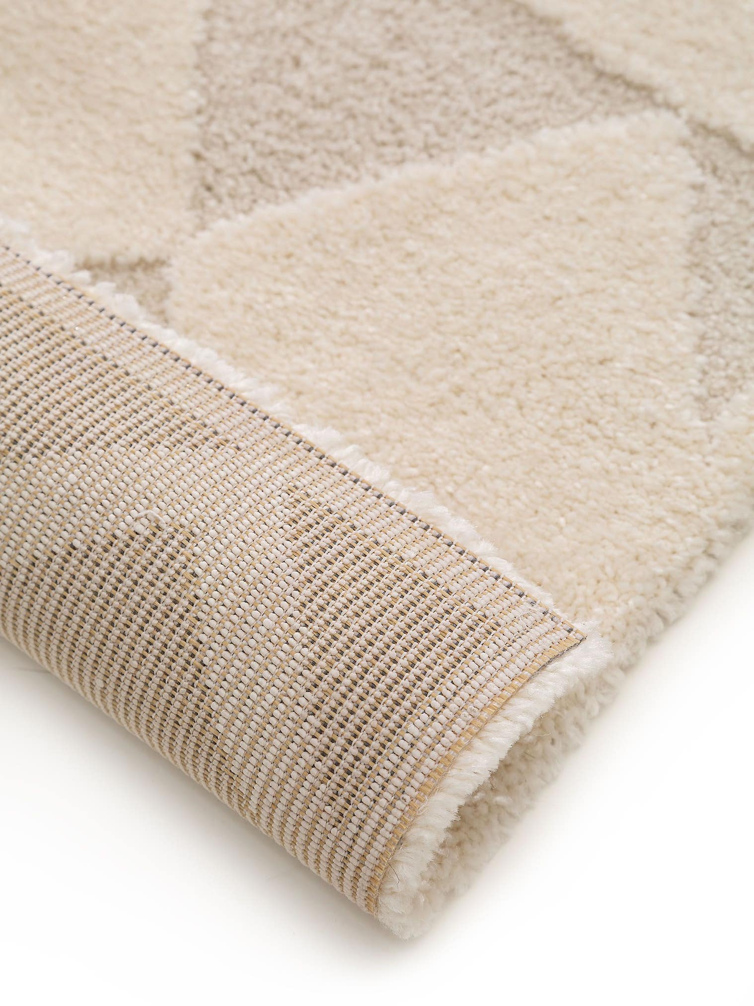 Tæppe af 60% polypropylen, 40% polyester i Beige med 11 - 20 mm høj luv fra Lytte
