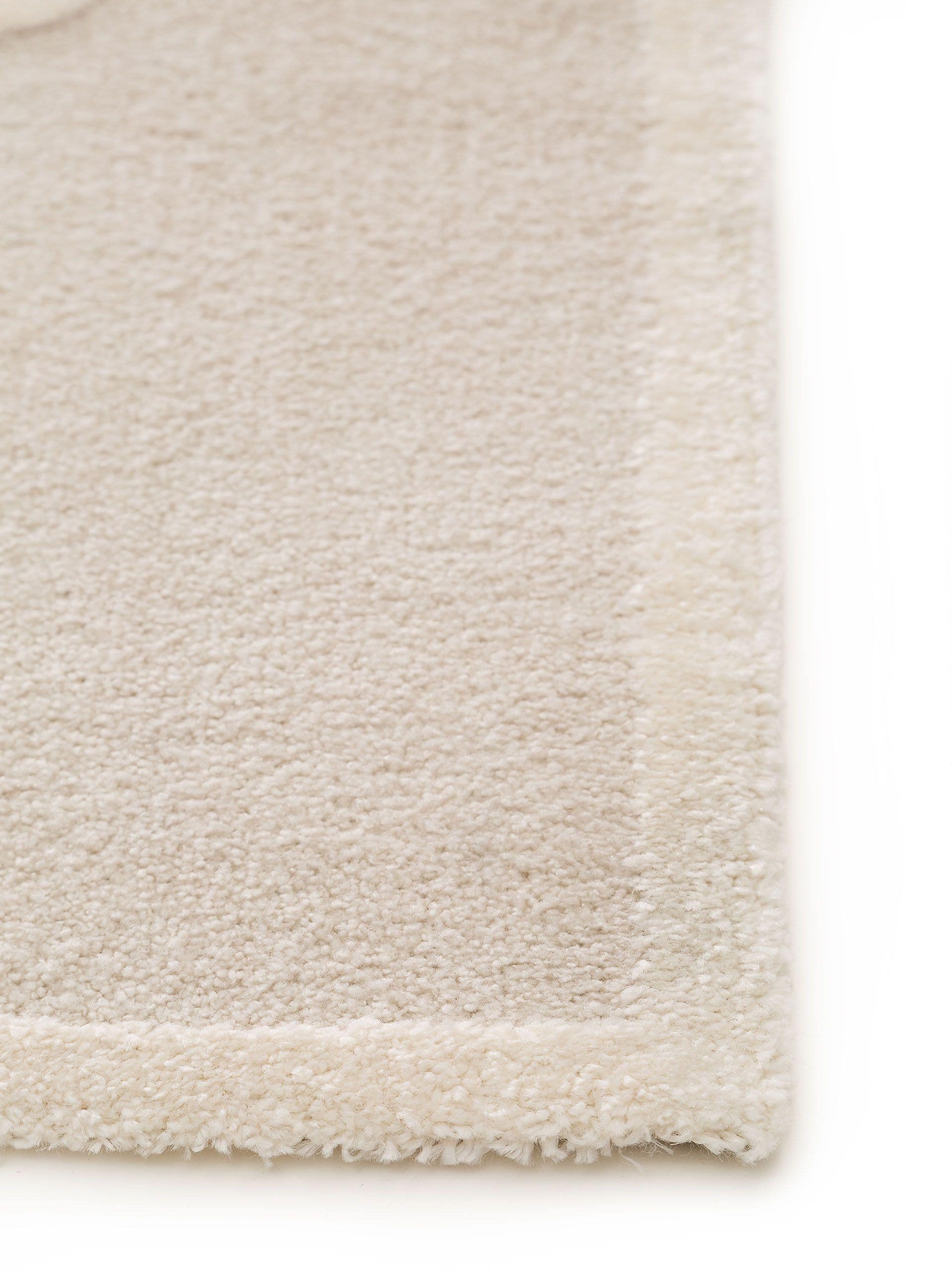 Tapijt van 60% Polypropyleen, 40% Polyester in Beige met een 11 - 20 mm hoge pool van Lytte