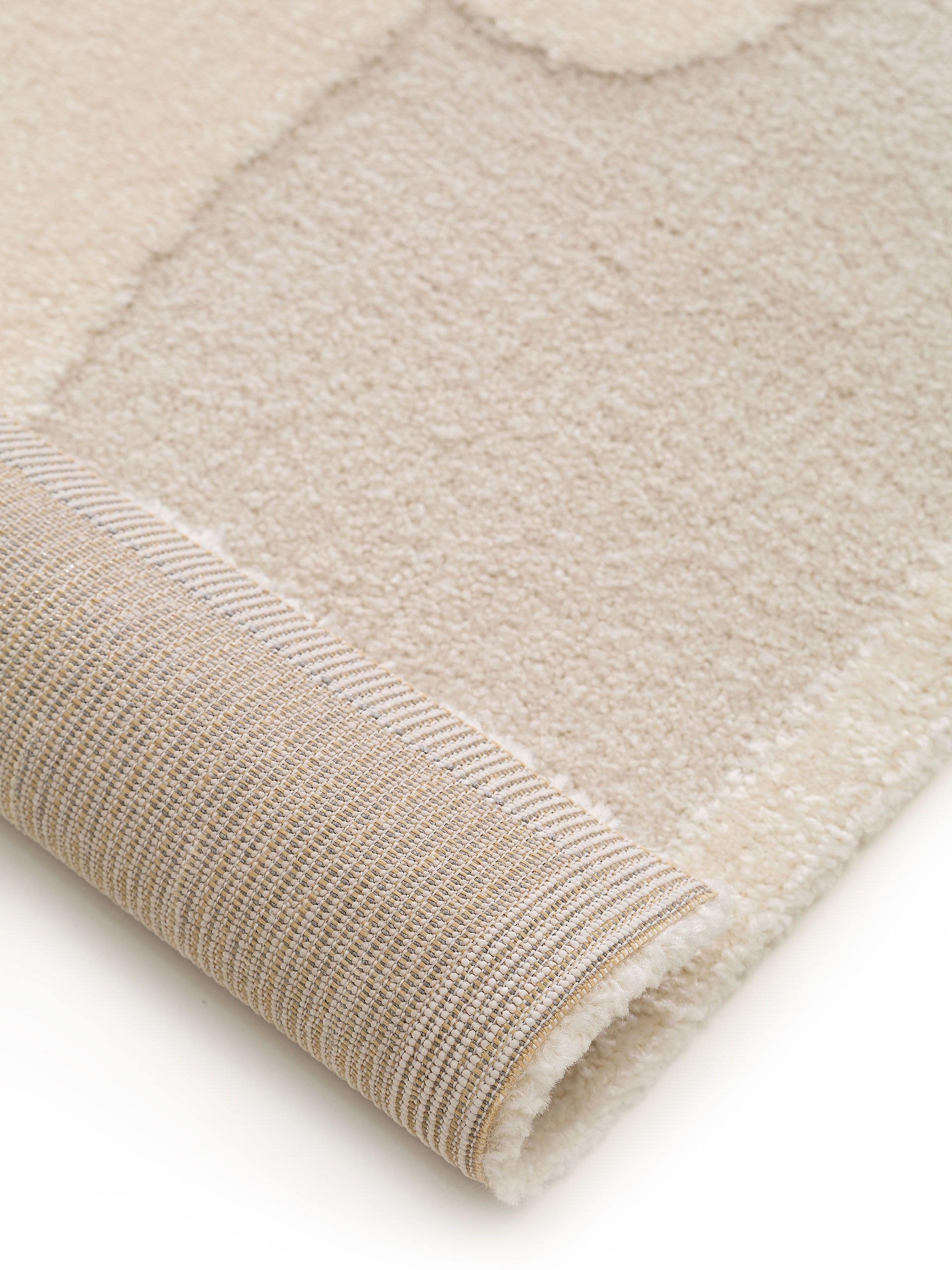 Tapijt van 60% Polypropyleen, 40% Polyester in Beige met een 11 - 20 mm hoge pool van Lytte