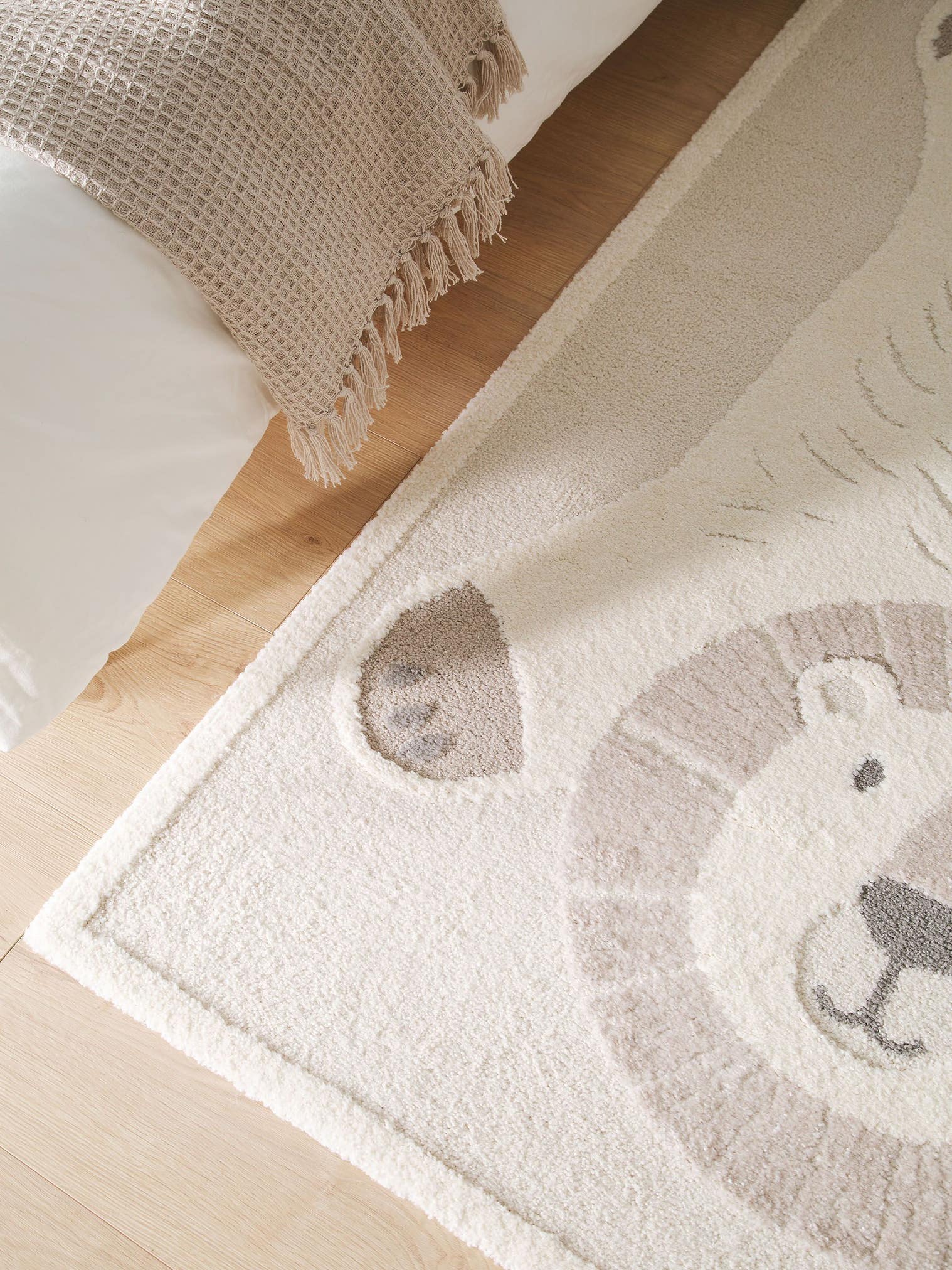 Alfombra de 60% Polipropileno, 40% Poliéster en Beige con un pelo de {{Placeholder_Pile Height}} de altura de Lytte