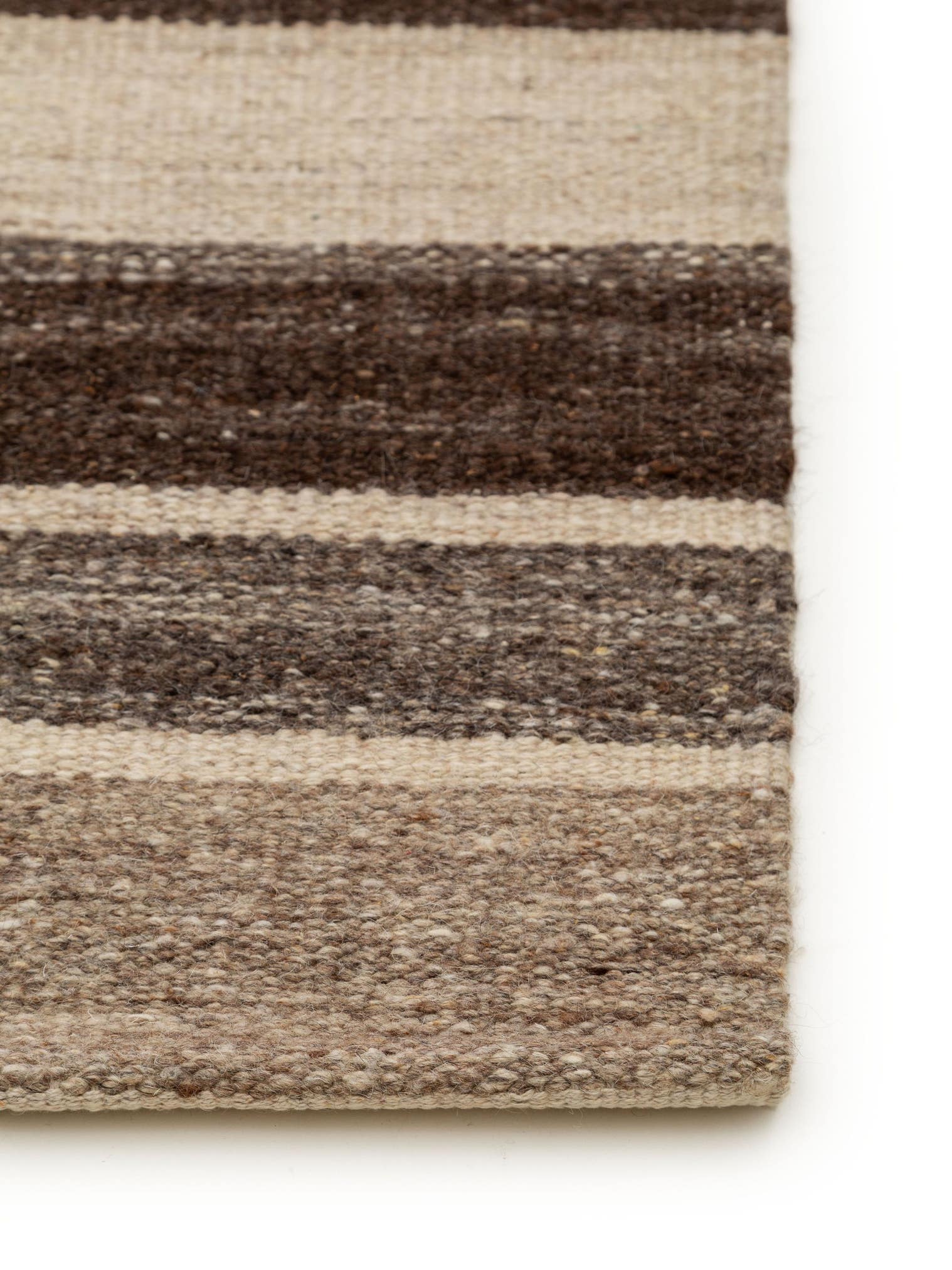 Teppich aus 80% Wolle, 20% Baumwolle in Braun mit bis 5 mm hohem Flor von benuta Pure