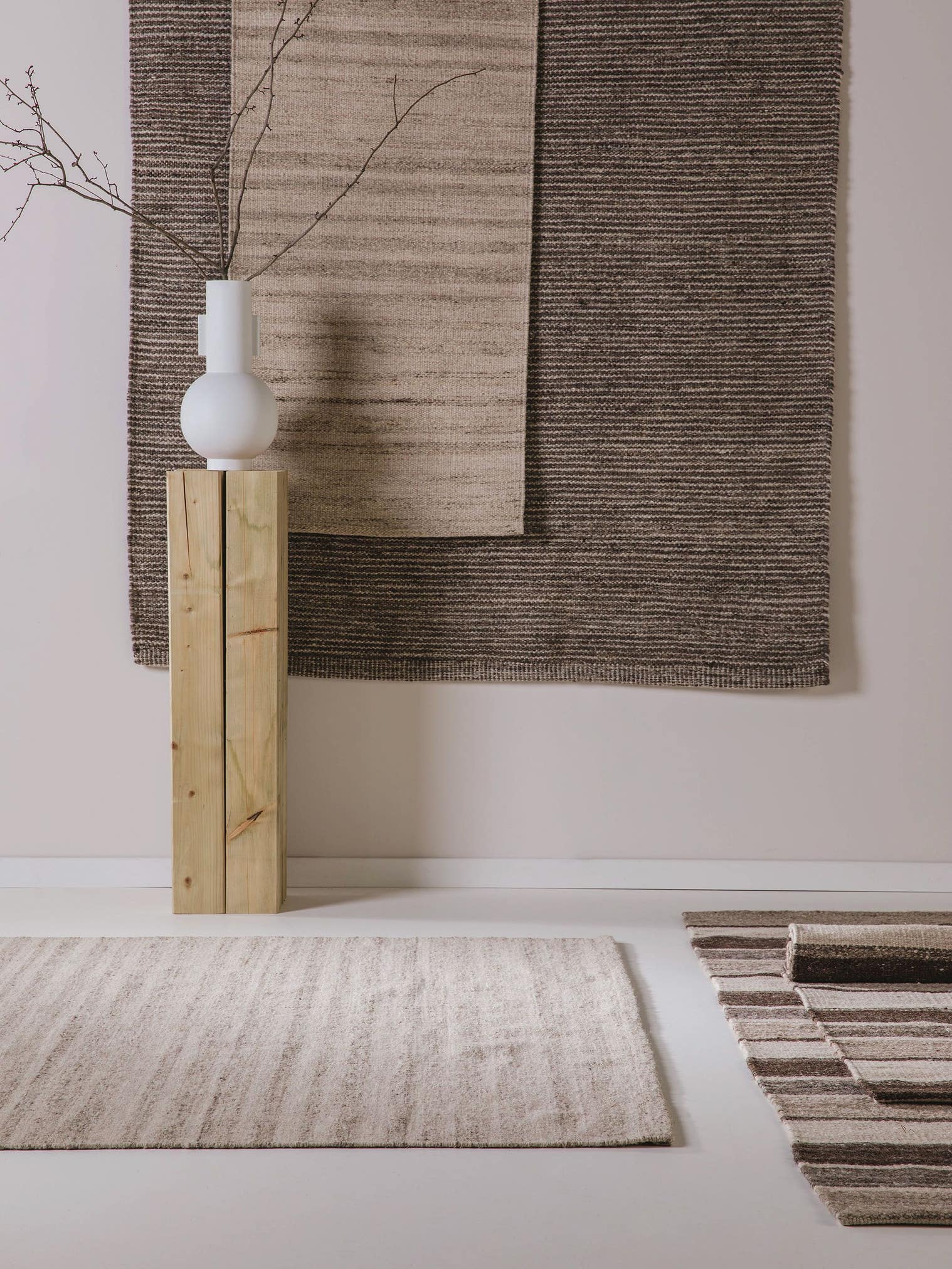 Teppich aus 80% Wolle, 20% Baumwolle in Braun mit bis 5 mm hohem Flor von benuta Pure