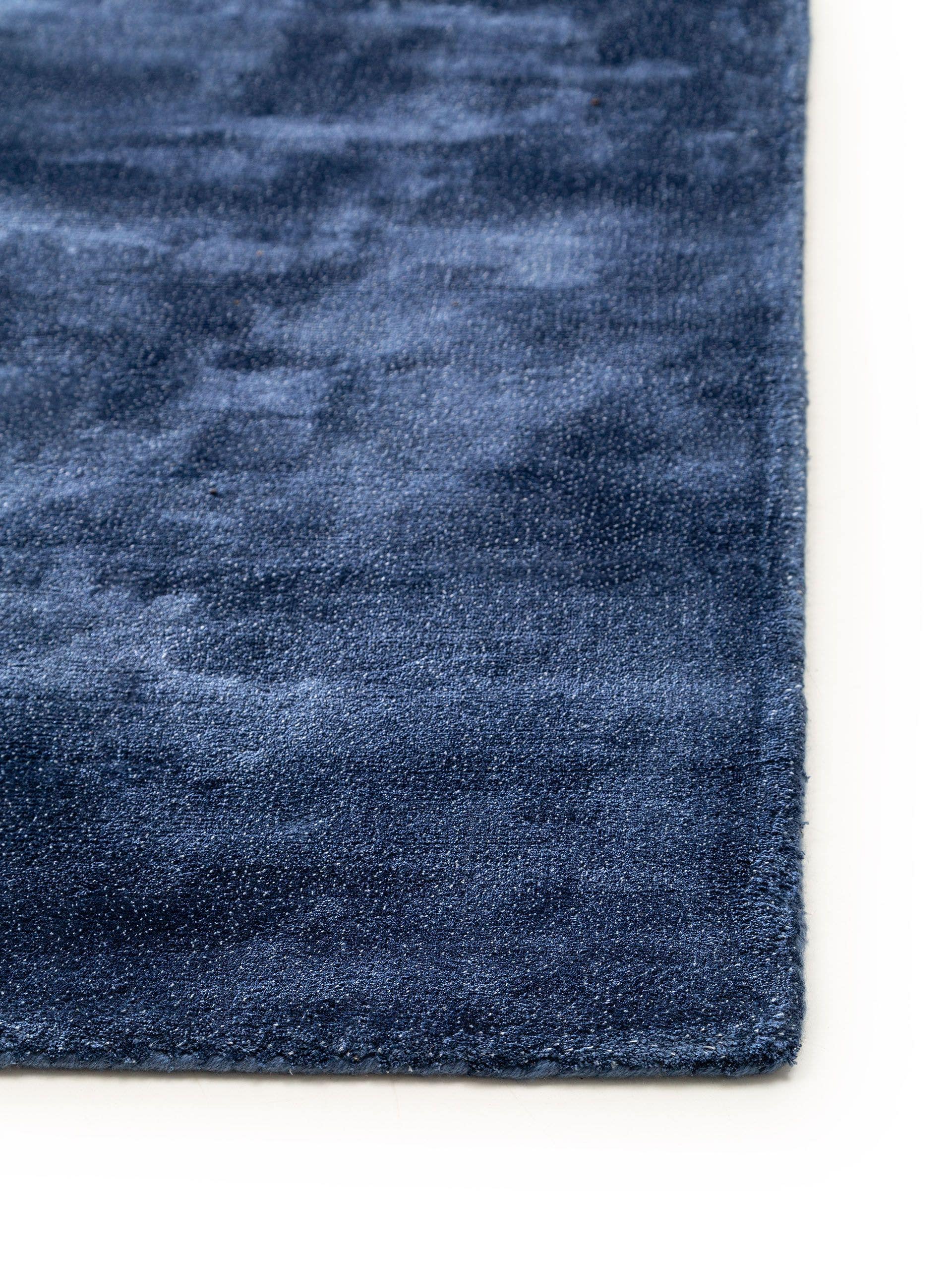Matta av 97% Viskos, 3% Polyester i Blå med 6 - 10 mm hög lugg från benuta Finest