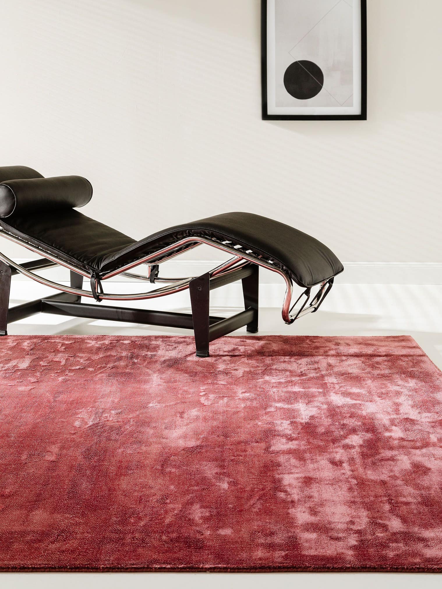 Rug made of 97% Viscose, 3% Polyester in Red with a 6 - 10 mm high pile by benuta Finest