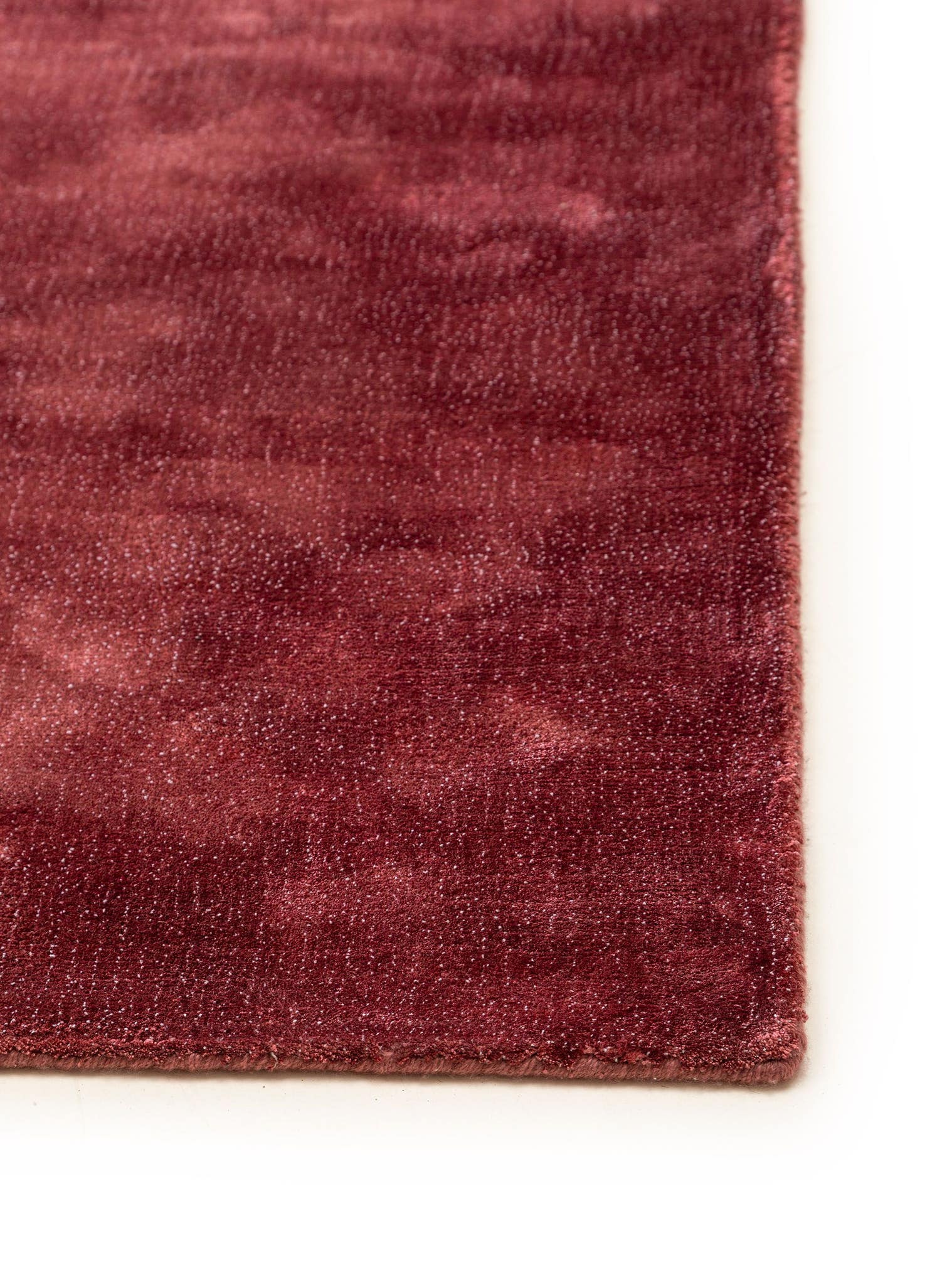 Rug made of 97% Viscose, 3% Polyester in Red with a 6 - 10 mm high pile by benuta Finest