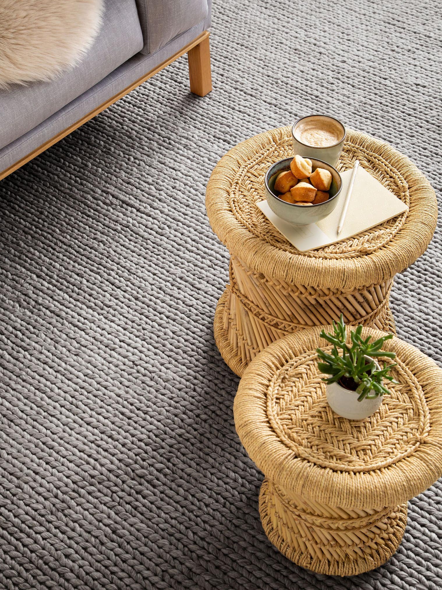 Teppich aus 60% Wolle, 40% Polyester in Grau mit bis 5 mm hohem Flor von benuta Pure