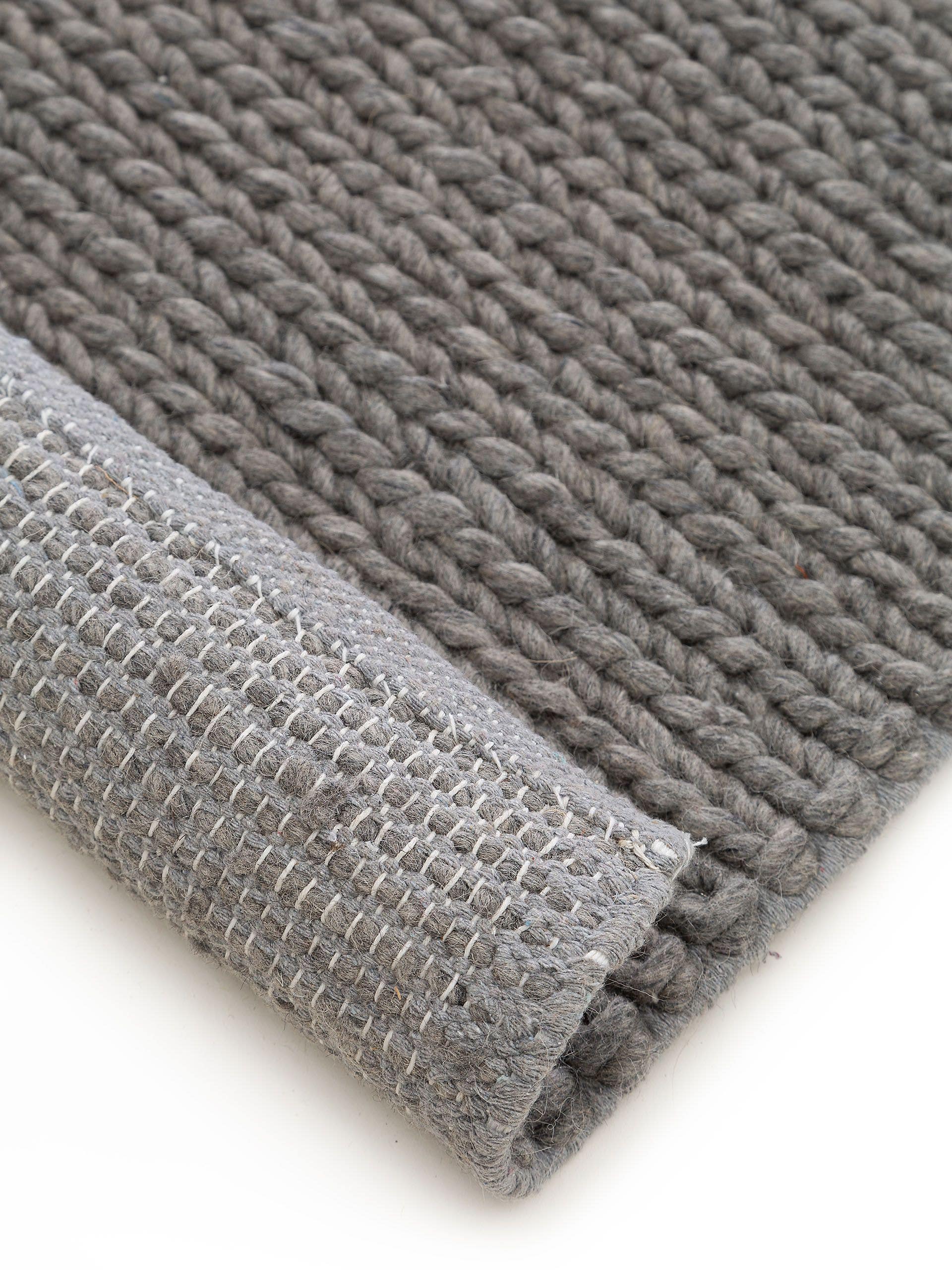 Tapijt van 60% Wol, 40% Polyester in Grijs met een 1- 5 mm hoge pool van benuta Pure