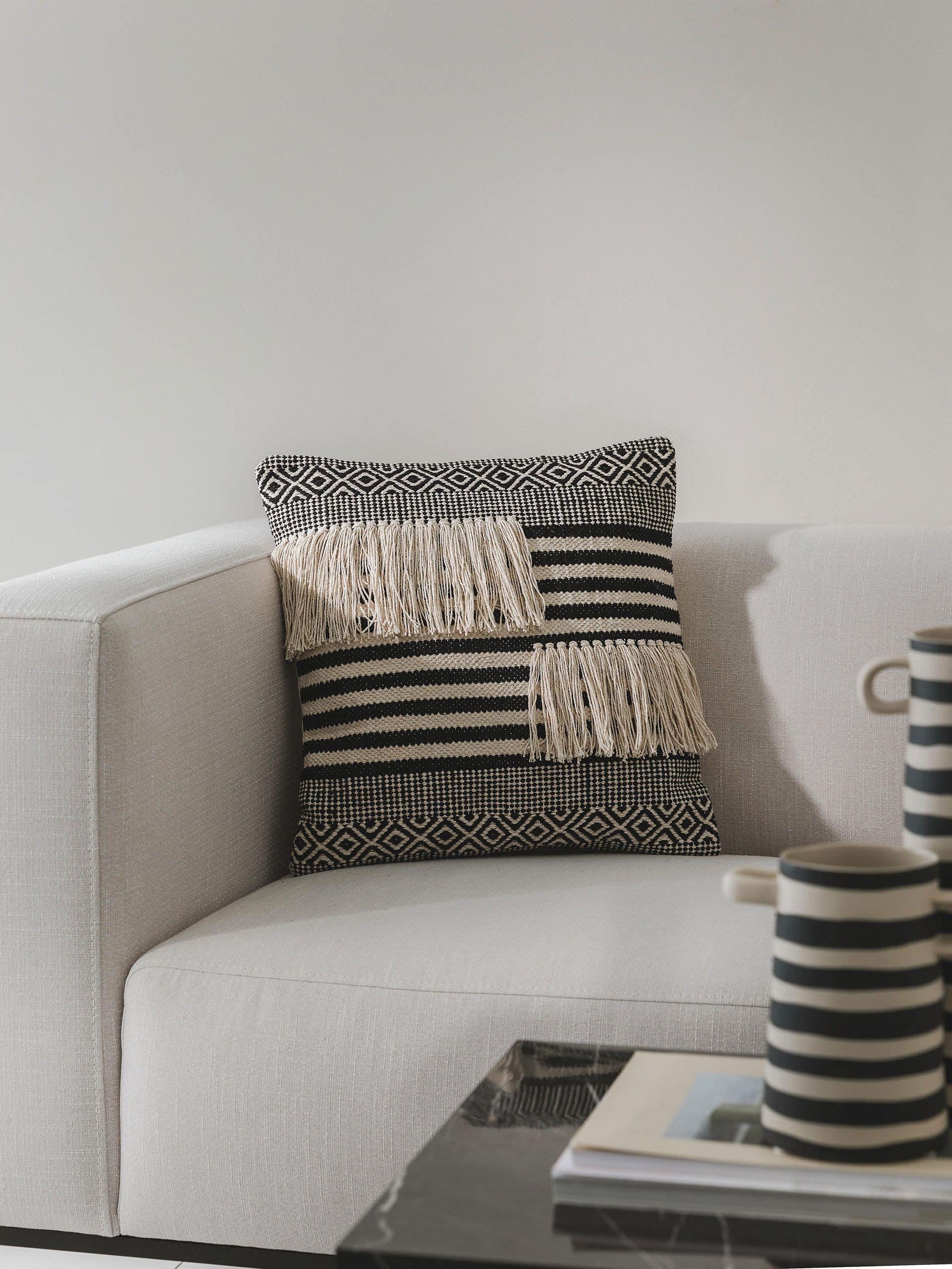 Cushion Cover Deja Black/White in Withfringes design made of 100% Cotton by benuta Pop