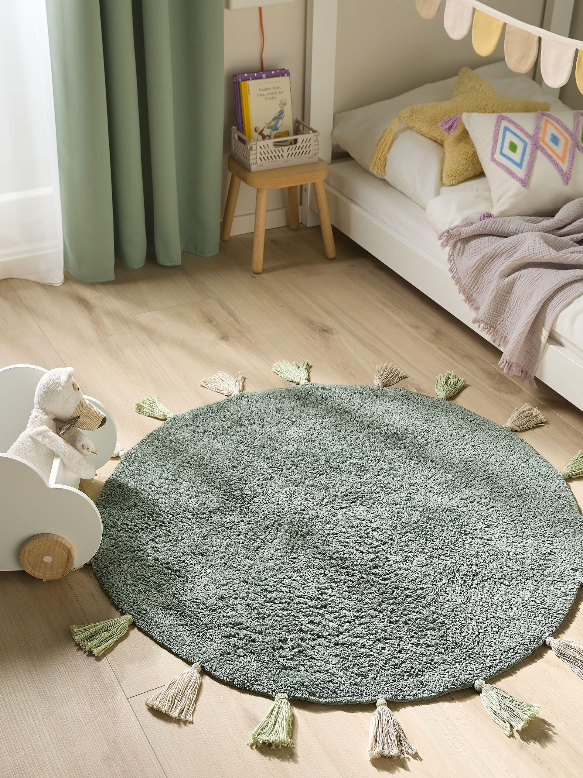 Rug made of 100% Cotton in Green with a 6 - 10 mm high pile by Lytte