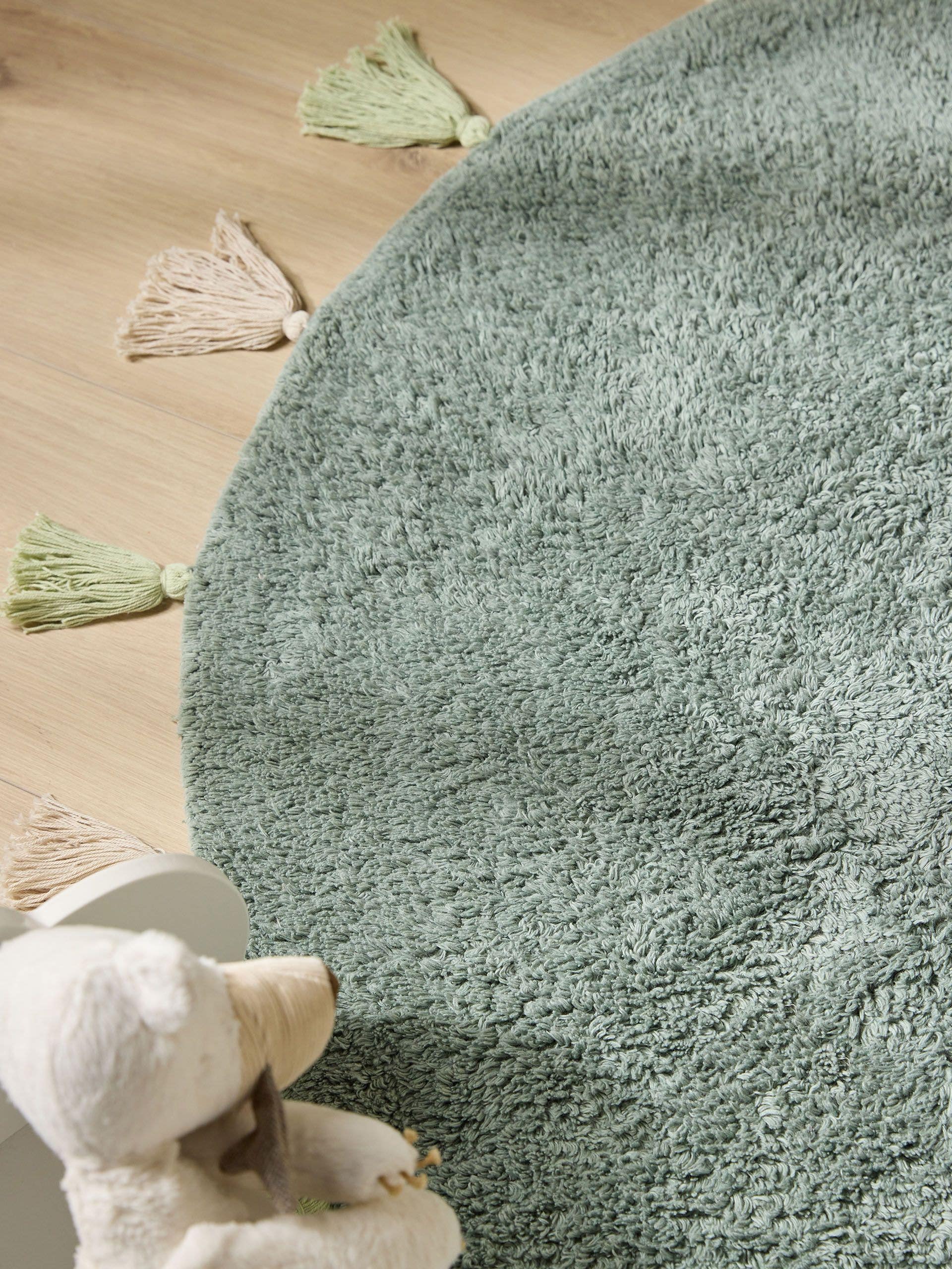 Rug made of 100% Cotton in Green with a 6 - 10 mm high pile by Lytte