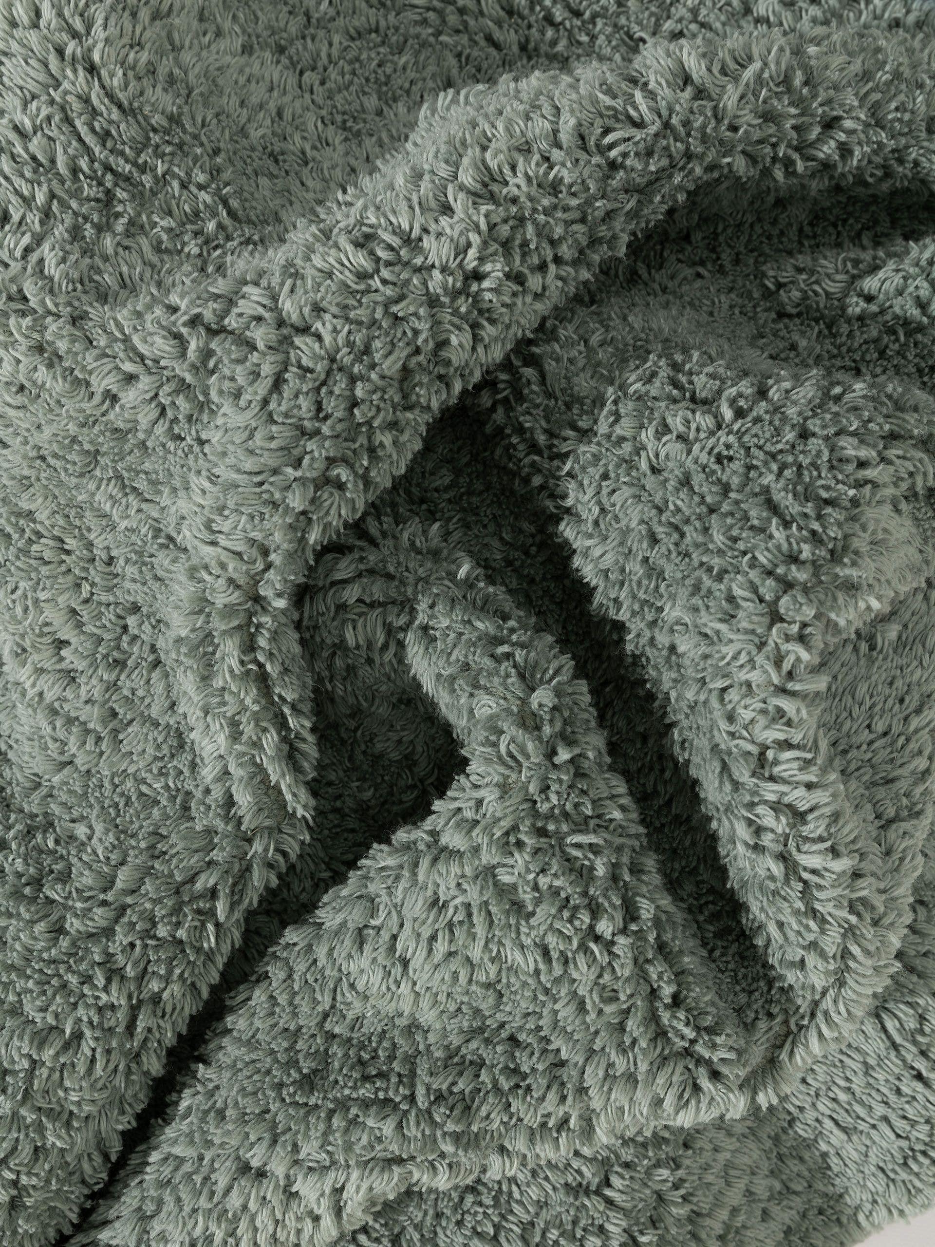 Rug made of 100% Cotton in Green with a 6 - 10 mm high pile by Lytte
