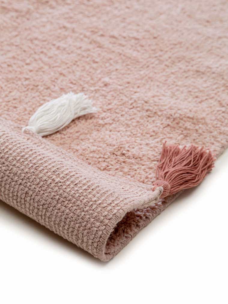 Rug made of 100% Cotton in Pink with a 6 - 10 mm high pile by Lytte