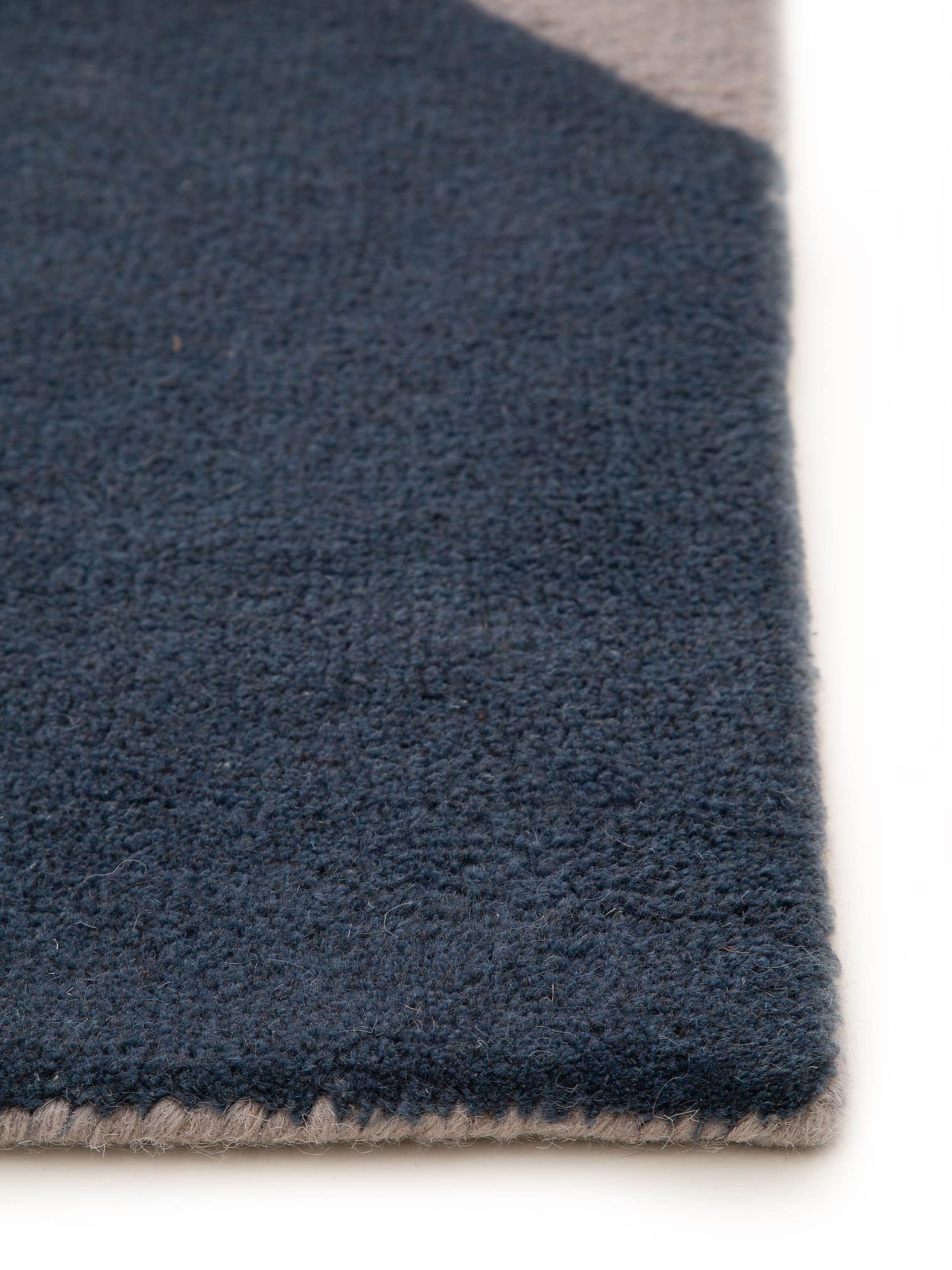 Teppich aus 85% Wolle, 15% Viskose in Multicolor mit 6 bis 10 mm hohem Flor von benuta Pure