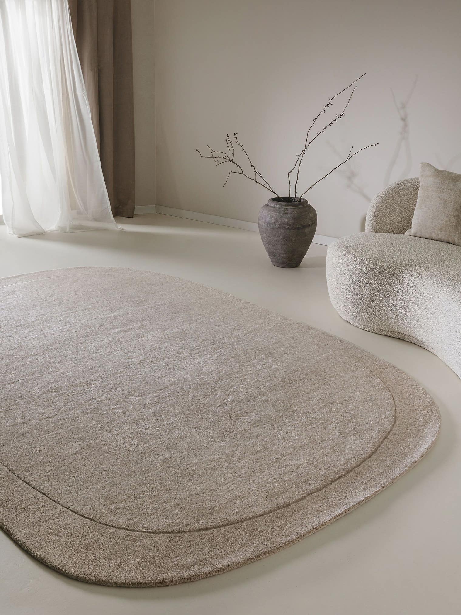Tæppe af 100% Uld i Beige med 6 - 10 mm høj luv fra benuta Pure
