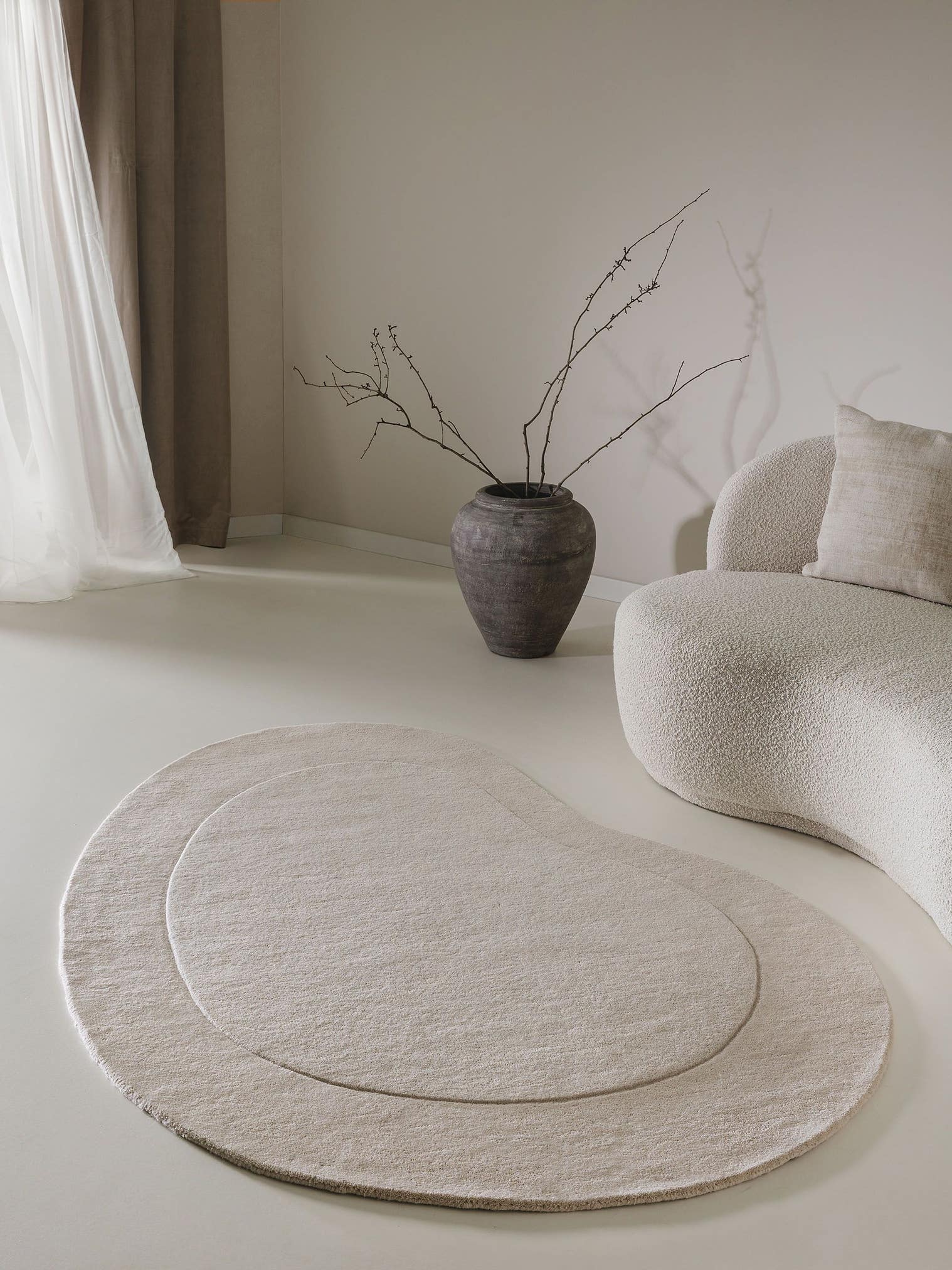 Teppich aus 100% Wolle in Beige mit 6 bis 10 mm hohem Flor von benuta Pure