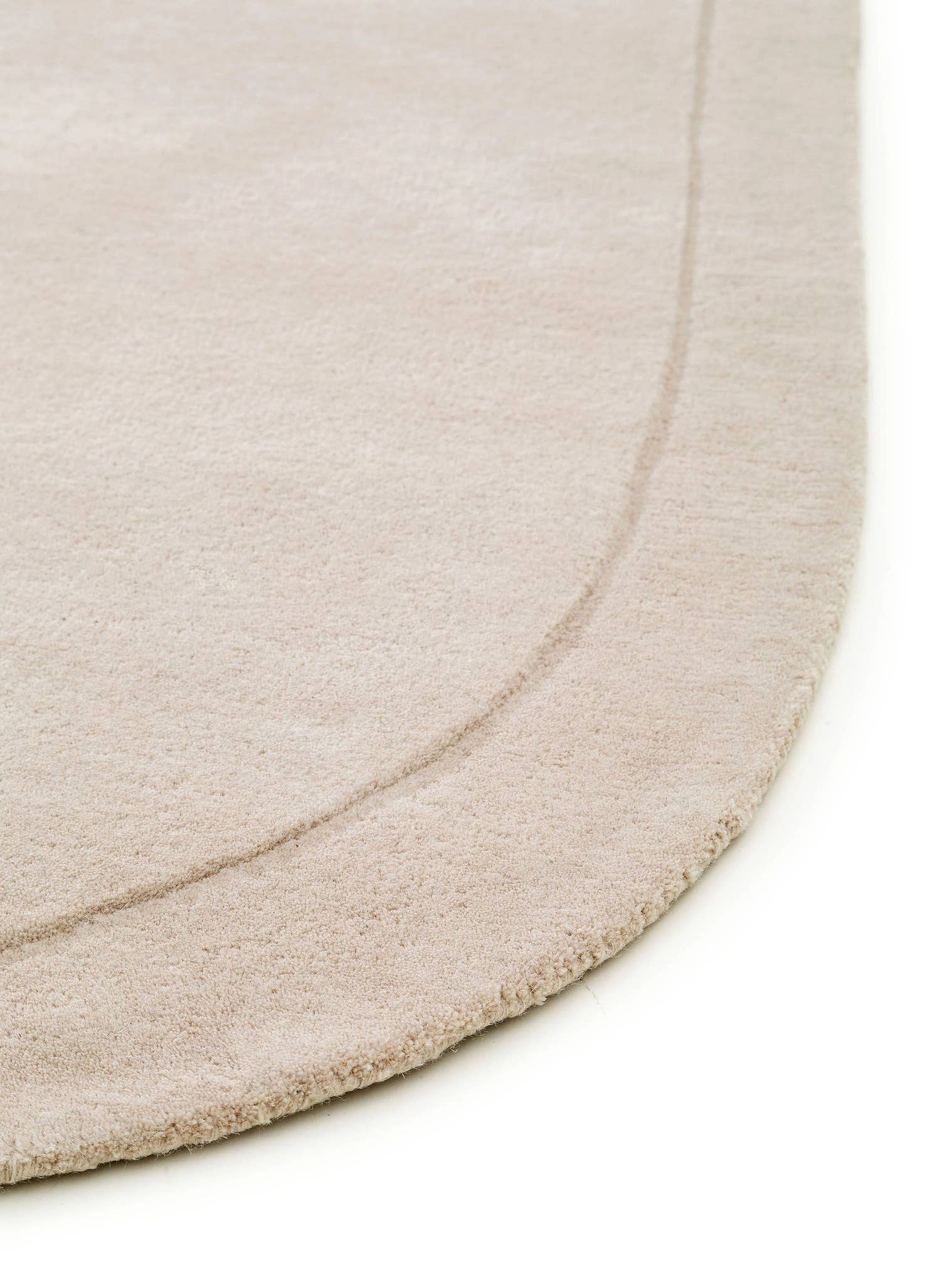 Teppich aus 100% Wolle in Beige mit 6 bis 10 mm hohem Flor von benuta Pure