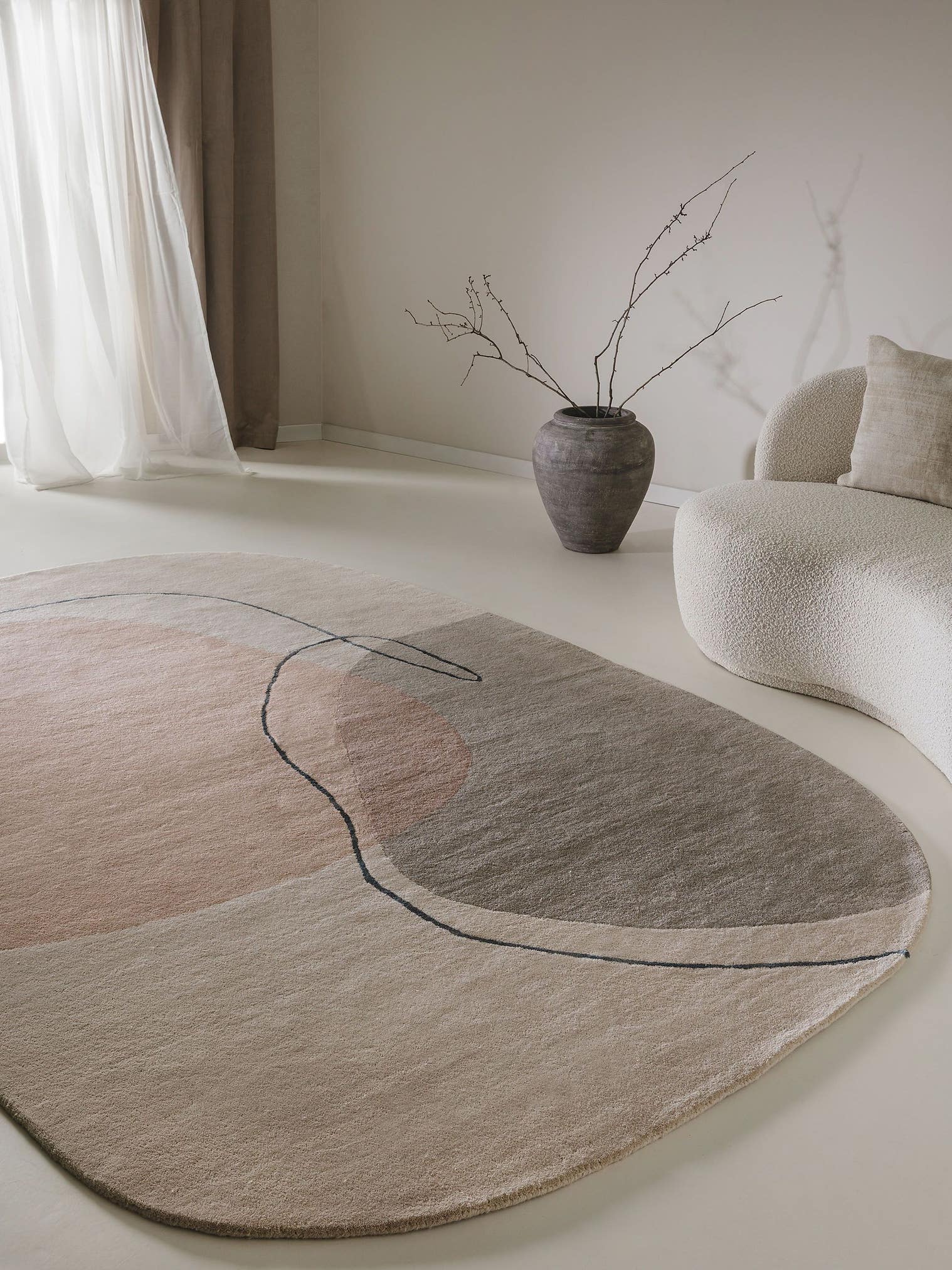 Tapijt van 90% Wol, 10% Viscose in Beige met een 6 - 10 mm hoge pool van benuta Pure