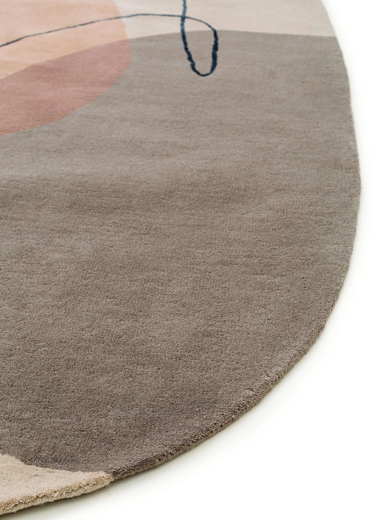 Tapijt van 90% Wol, 10% Viscose in Beige met een 6 - 10 mm hoge pool van benuta Pure