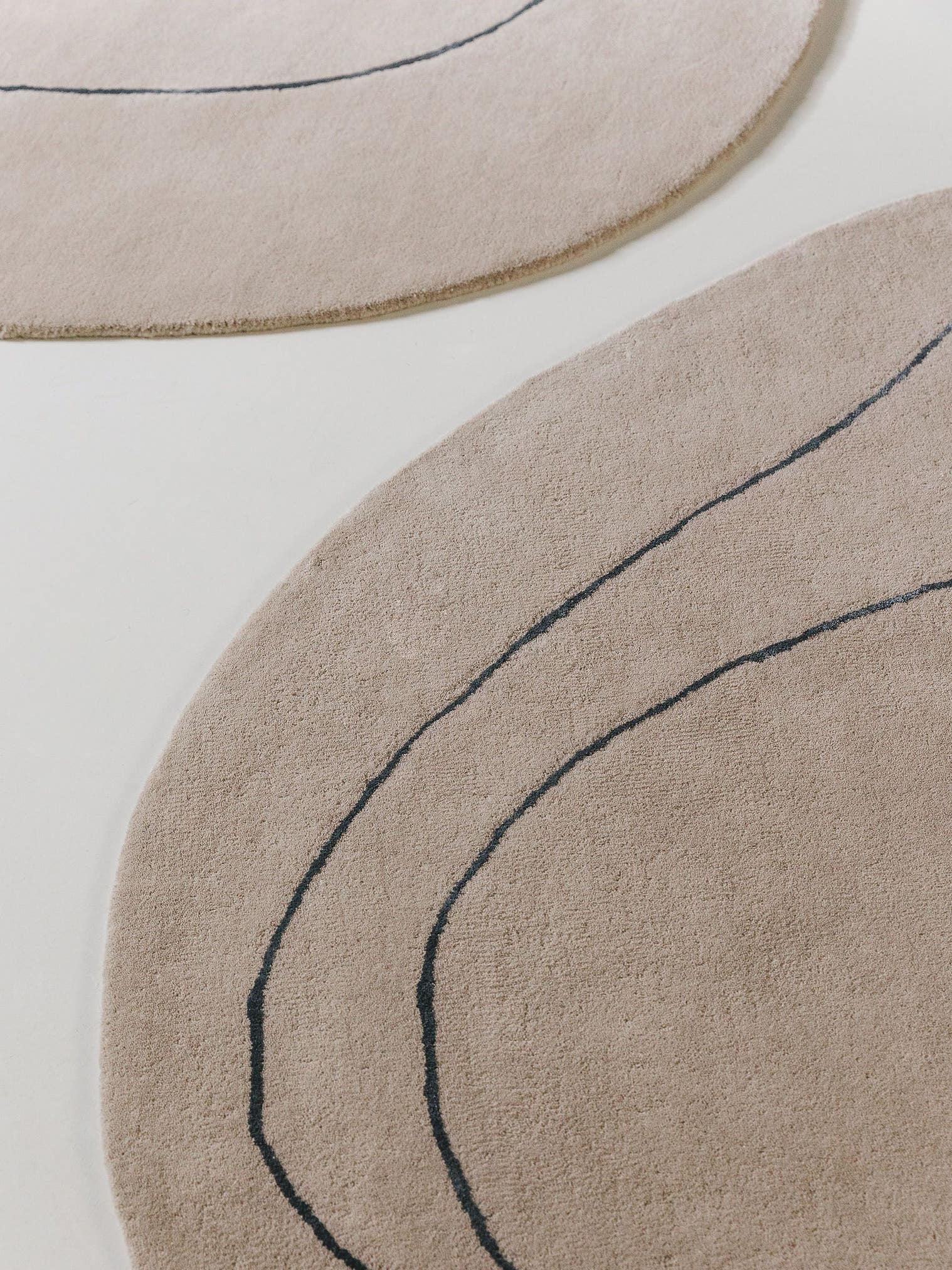 Alfombra de 90% Lana, 10% Viscosa en Beige con un pelo de {{Placeholder_Pile Height}} de altura de benuta Pure