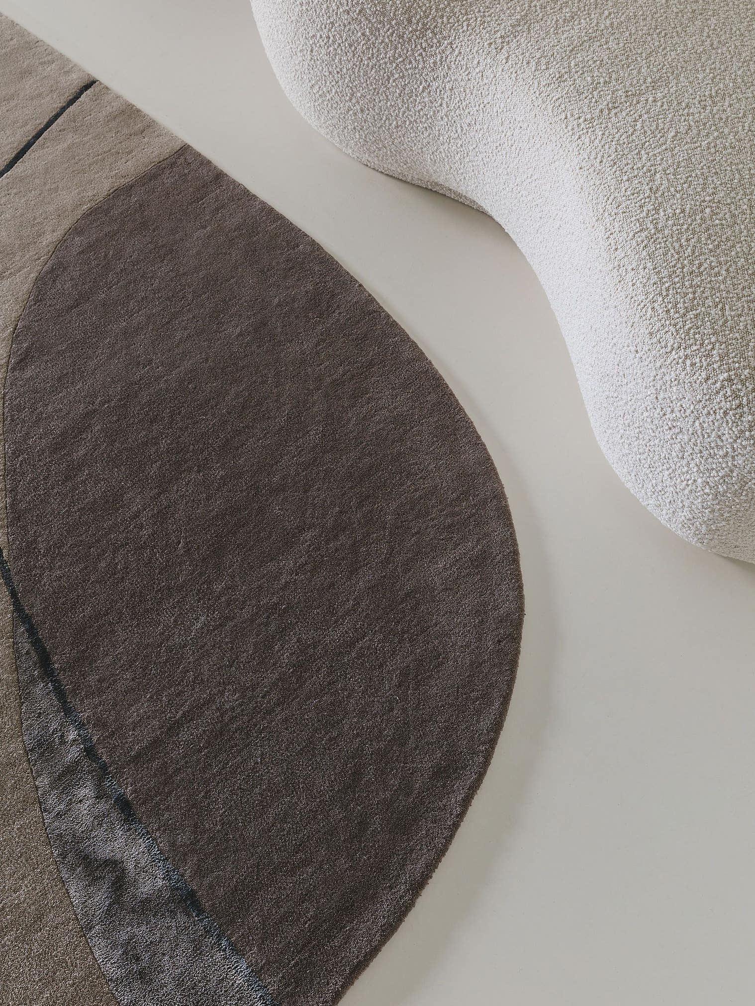 Alfombra de 85% Lana, 15% Viscosa en Taupe con un pelo de {{Placeholder_Pile Height}} de altura de benuta Pure
