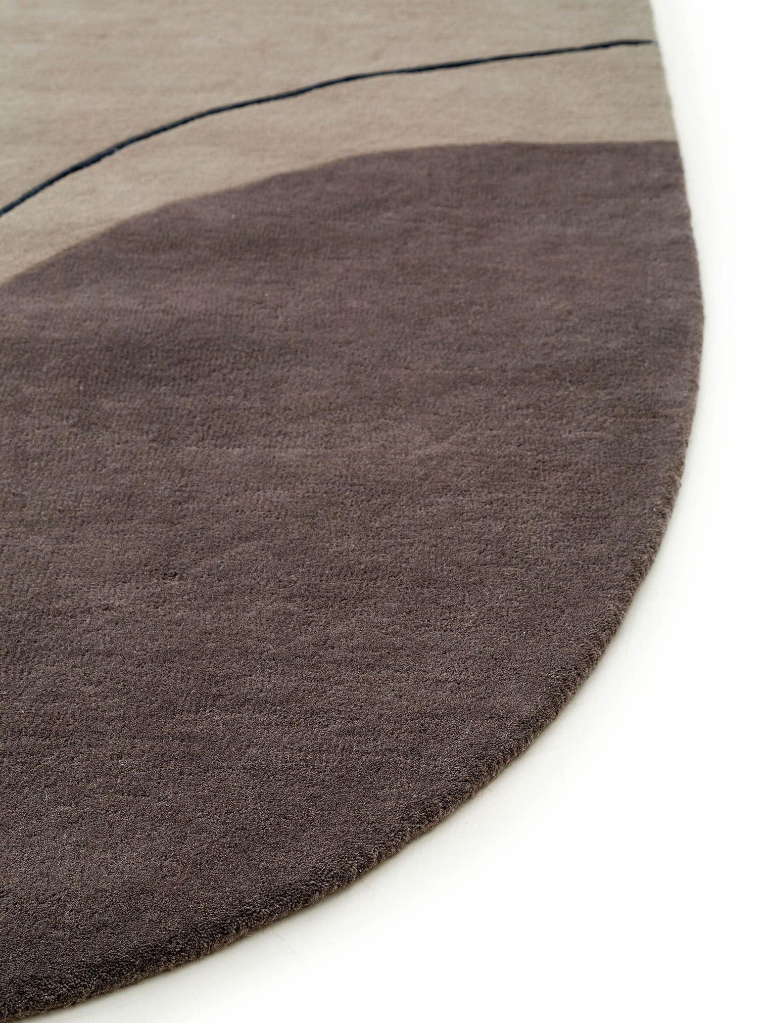 Alfombra de 85% Lana, 15% Viscosa en Taupe con un pelo de {{Placeholder_Pile Height}} de altura de benuta Pure