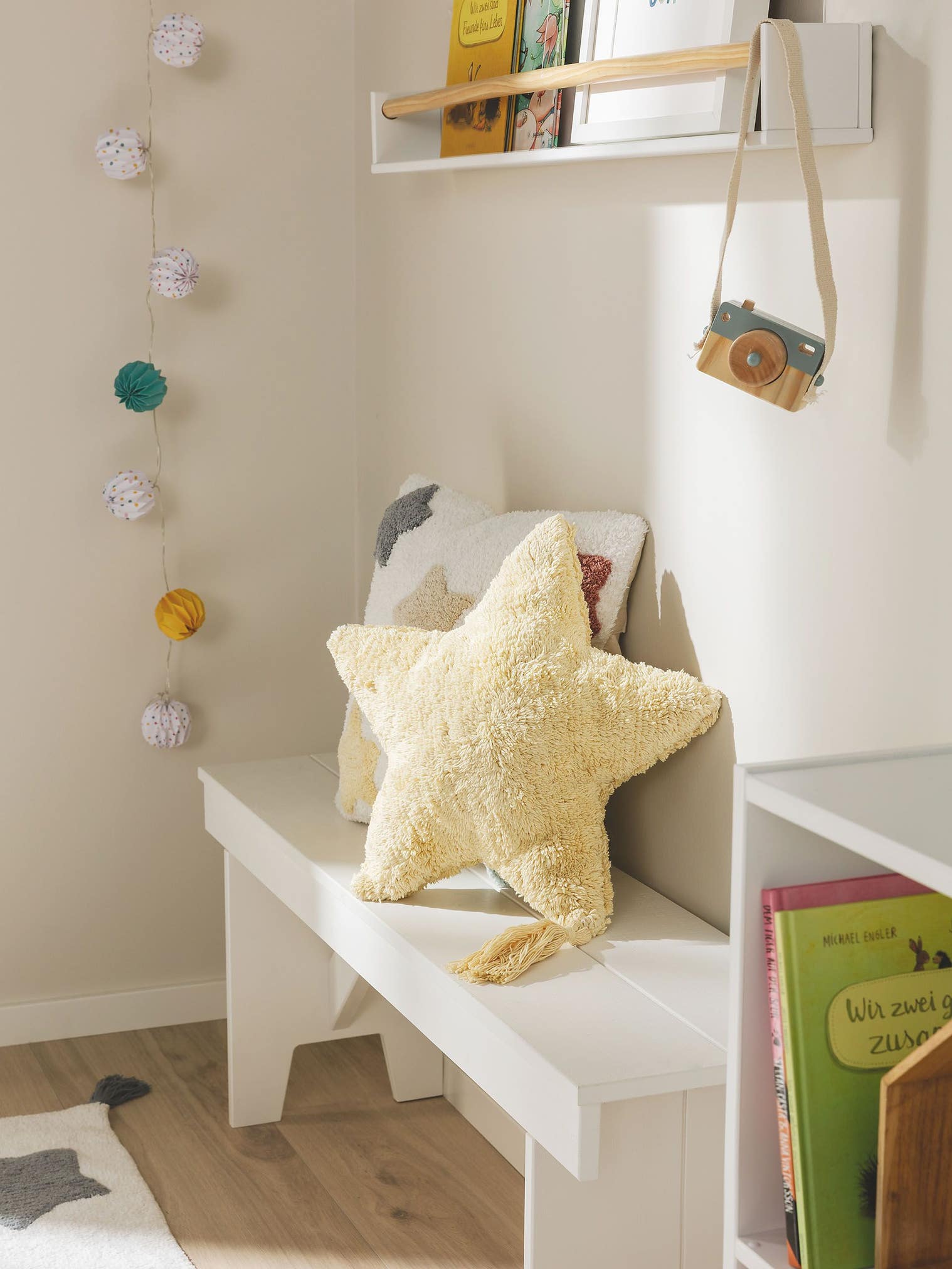 Pute Stars Gul im Design Motiverforbarn aus 100 % bomull von Lytte