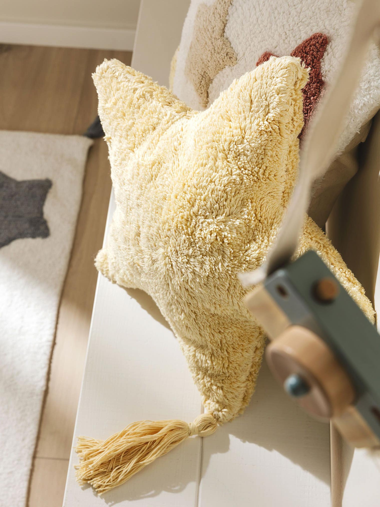 Pute Stars Gul im Design Motiverforbarn aus 100 % bomull von Lytte