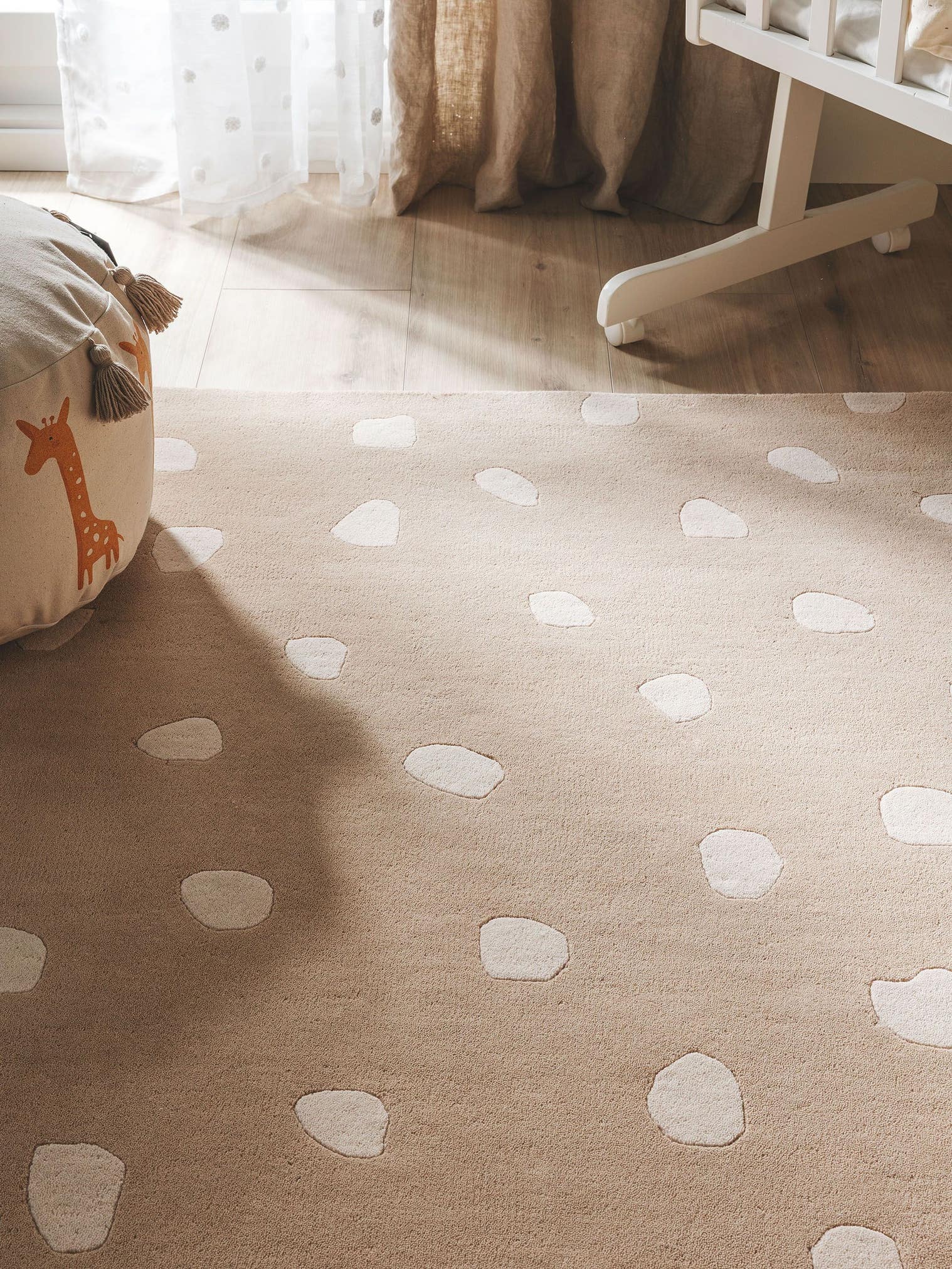 Tapis en 100% Laine en Taupe avec une pile de 11 - 20 mm de hauteur de Lytte