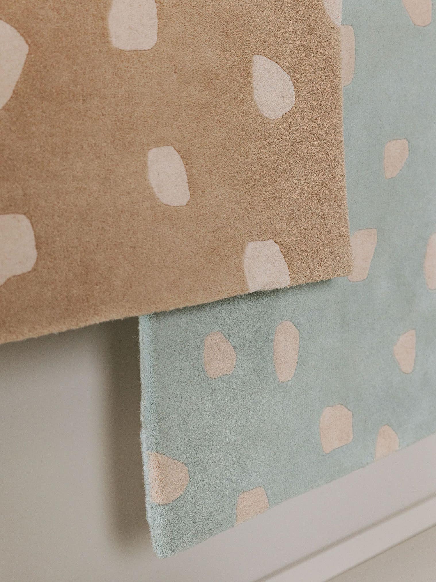 Tapis en 100% Laine en Taupe avec une pile de 11 - 20 mm de hauteur de Lytte