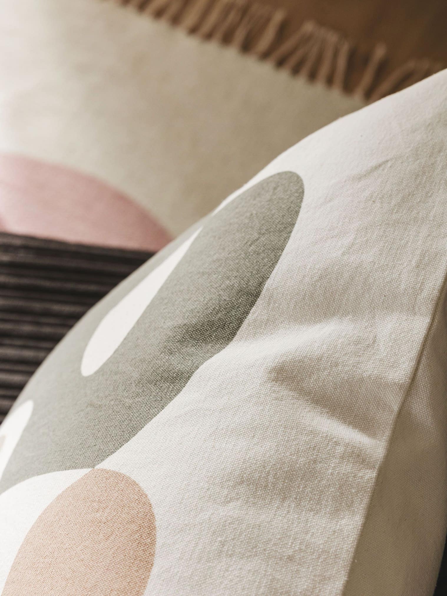 Kissenbezug Malea Multicolor im Design Abstrakt aus 100% Baumwolle von benuta Pop