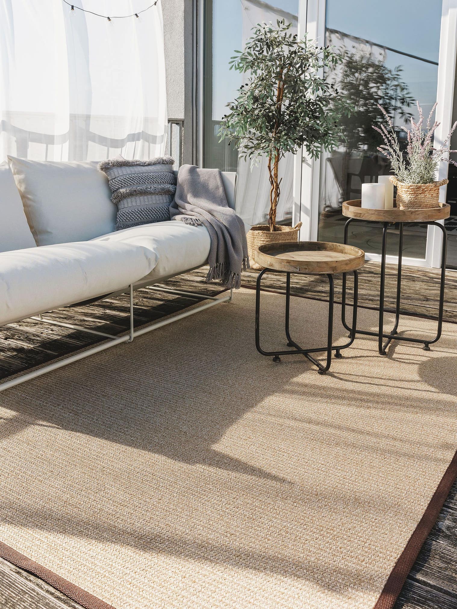 Teppich aus 80% Polypropylen, 20% Polyester in Beige mit bis 5 mm hohem Flor von benuta Nest