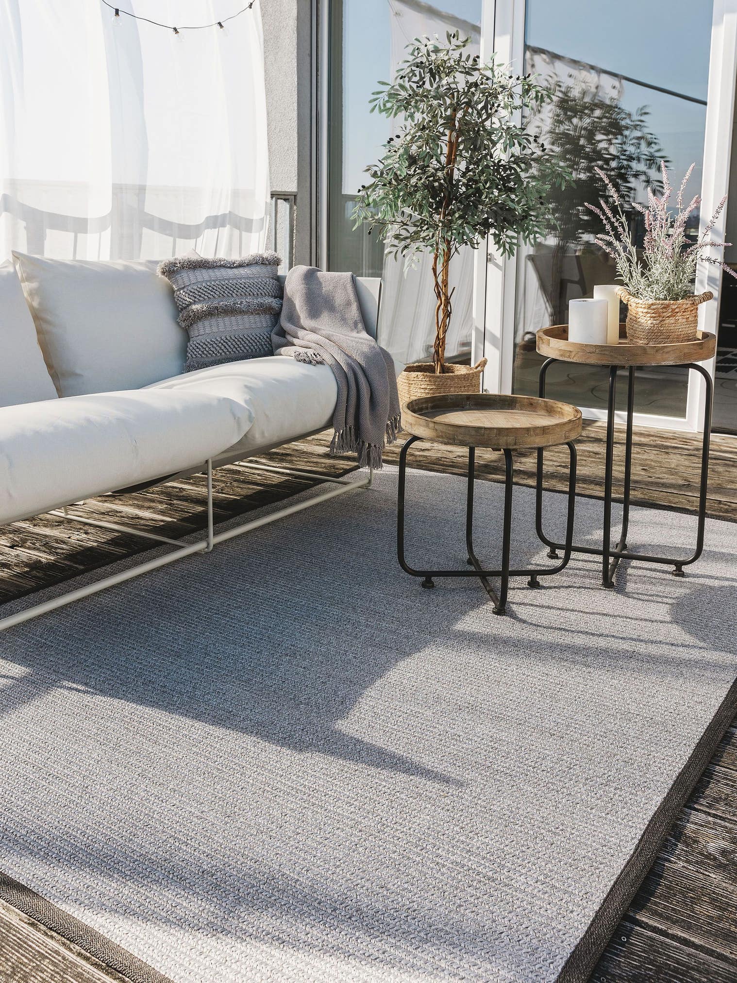 Tapis en 80% Polypropylène, 20% Polyester en Gris avec une pile de 1- 5 mm de hauteur de benuta Nest