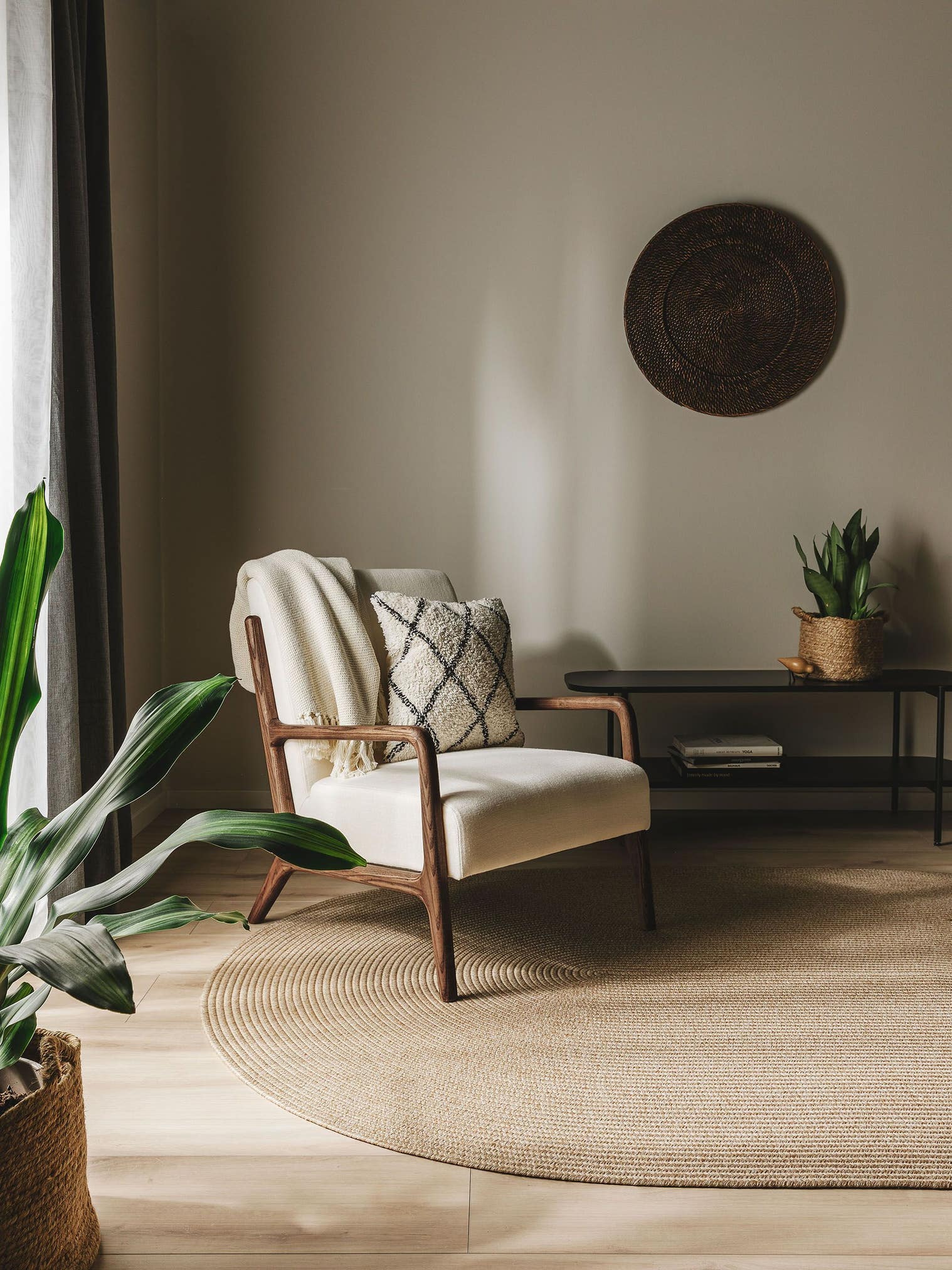 Tæppe af 80% Polypropylen, 20% Polyester i Beige med 1- 5 mm høj luv fra benuta Nest