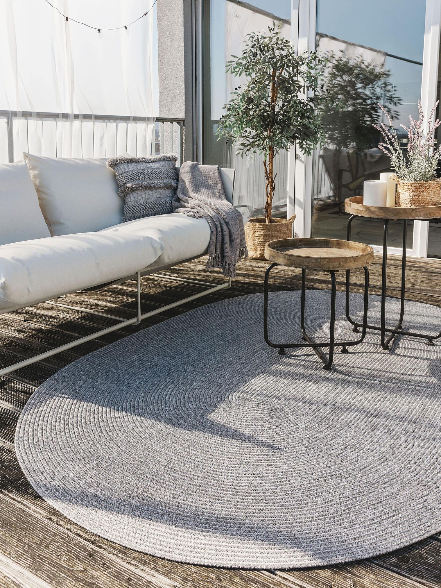 Teppich aus 80% Polypropylen, 20% Polyester in Grau mit bis 5 mm hohem Flor von benuta Nest
