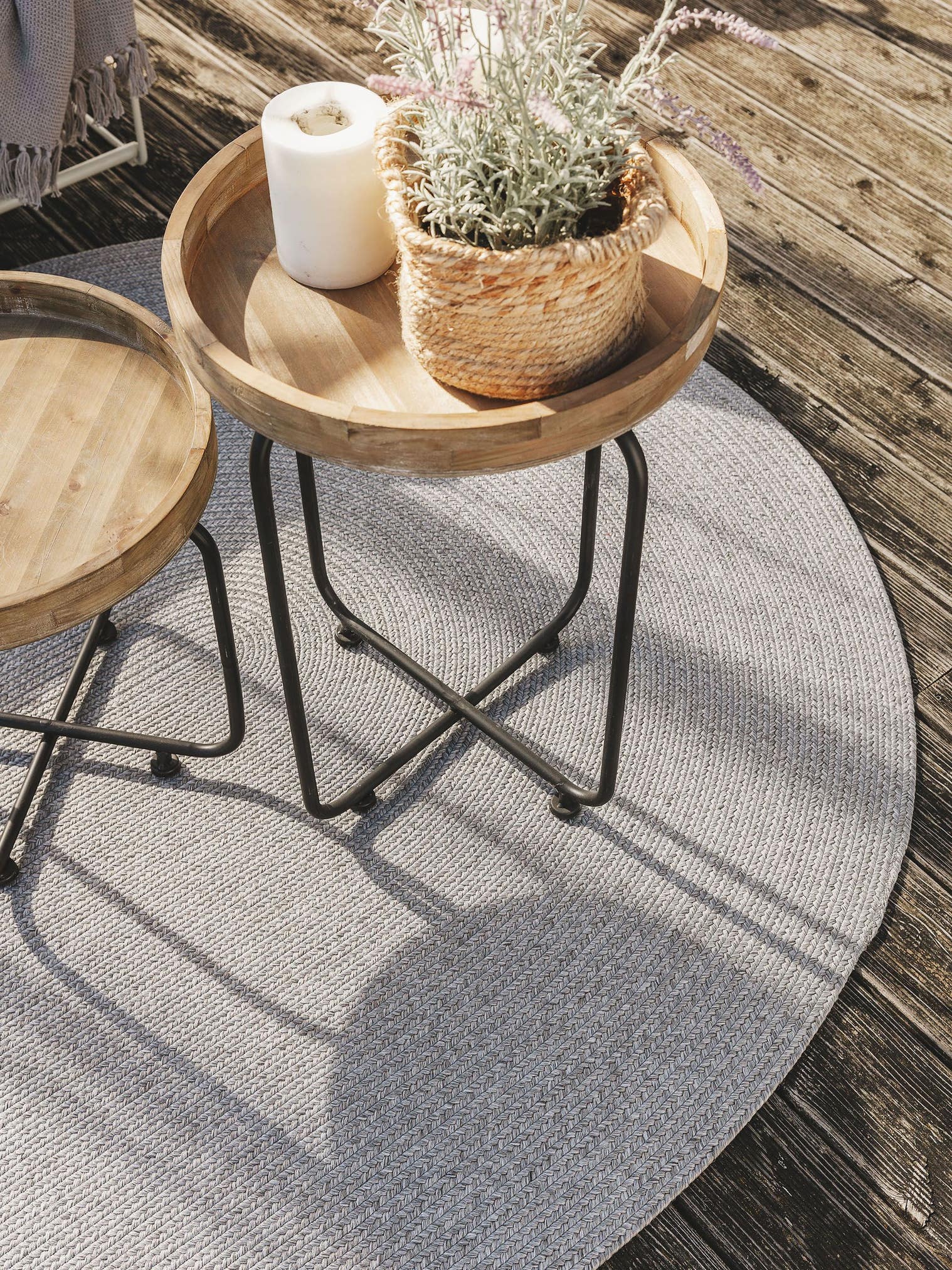 Teppich aus 80% Polypropylen, 20% Polyester in Grau mit bis 5 mm hohem Flor von benuta Nest