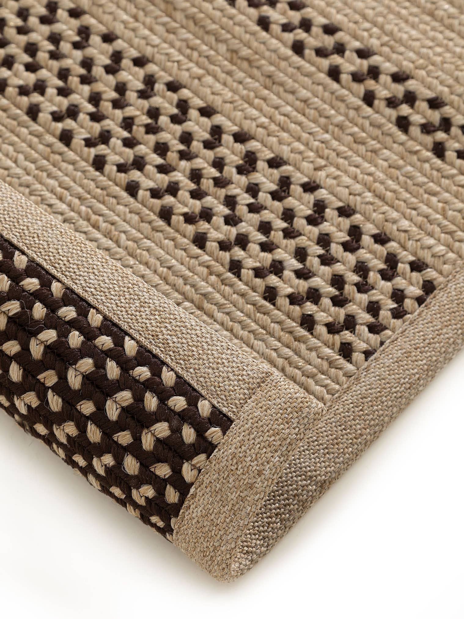Teppich aus 80% Polypropylen, 20% Polyester in Braun mit bis 5 mm hohem Flor von benuta Nest